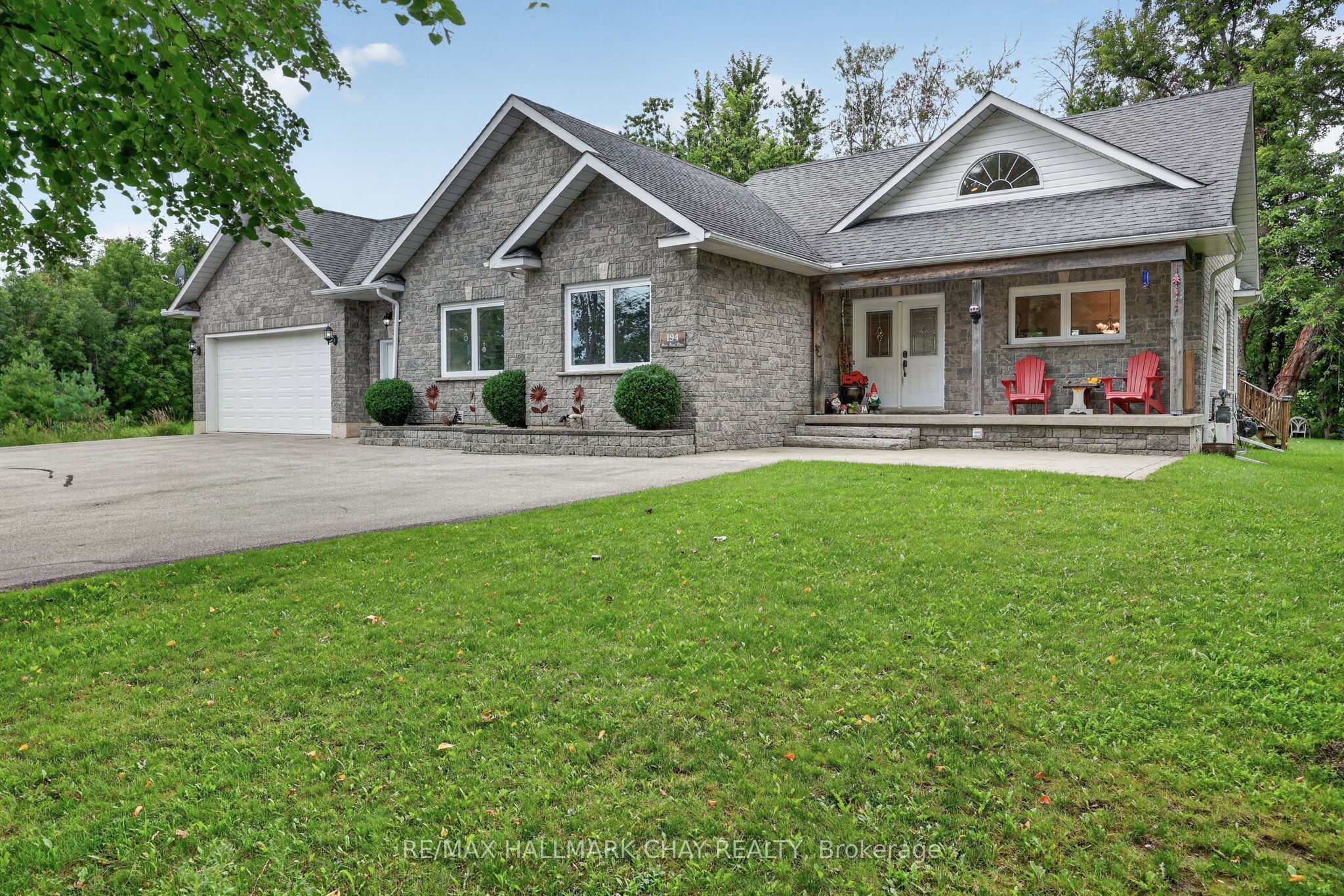 194 Moon Point Drive, Oro-Medonte, ON L3V 6H1