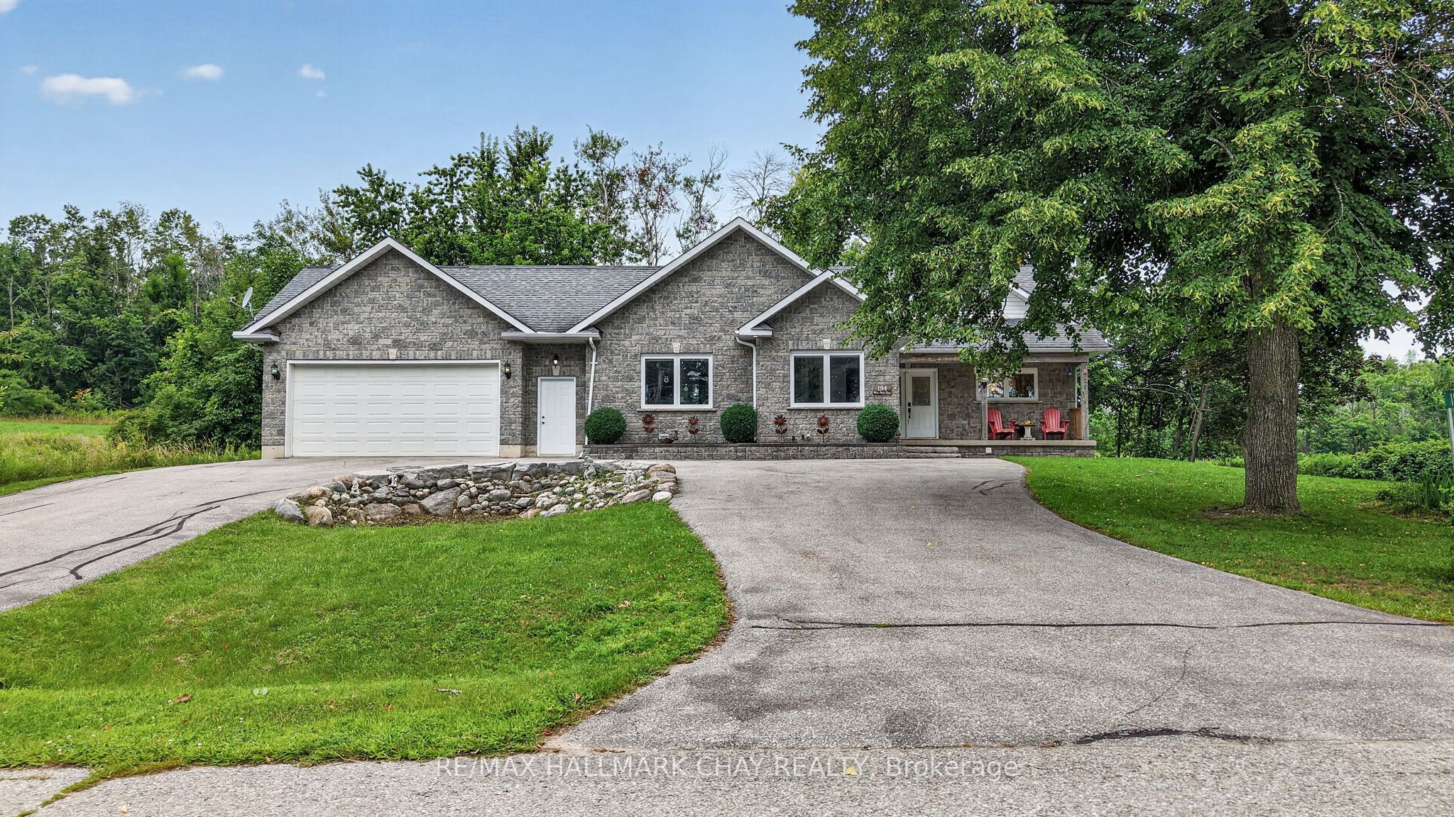 194 Moon Point Drive, Oro-Medonte, ON L3V 6H1 photo 2