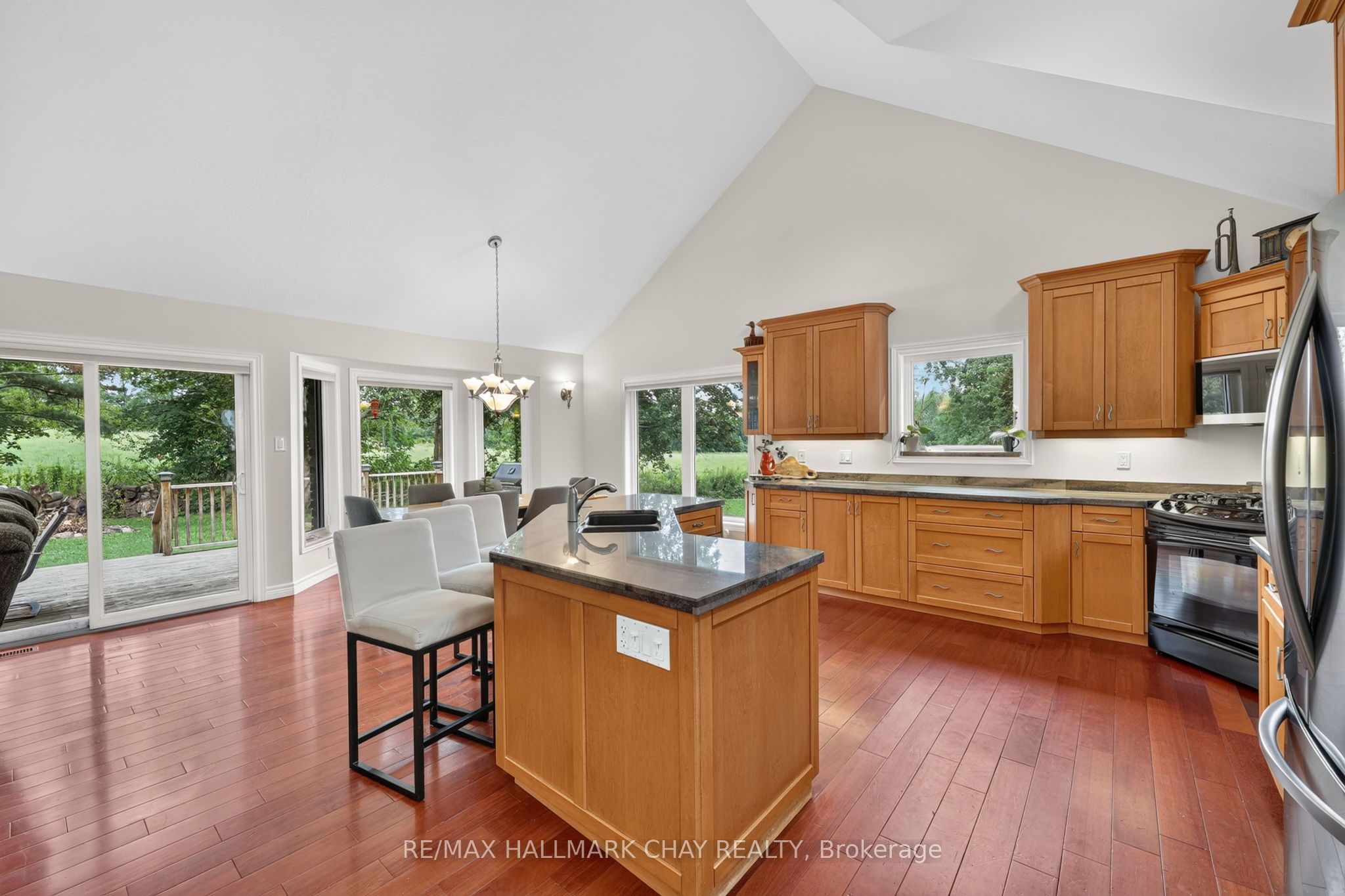 194 Moon Point Drive, Oro-Medonte, ON L3V 6H1 photo 3