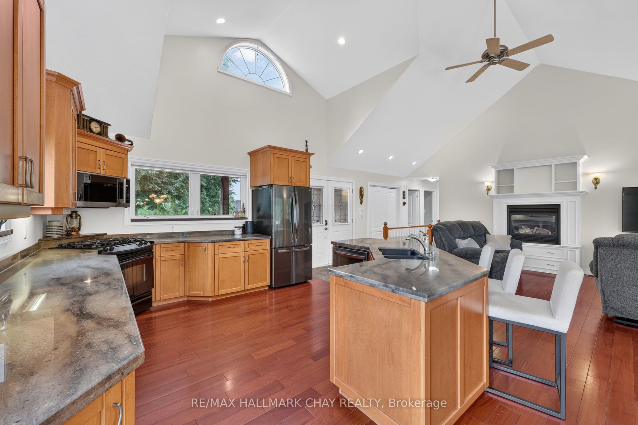 194 Moon Point Drive, Oro-Medonte, ON L3V 6H1 photo 5
