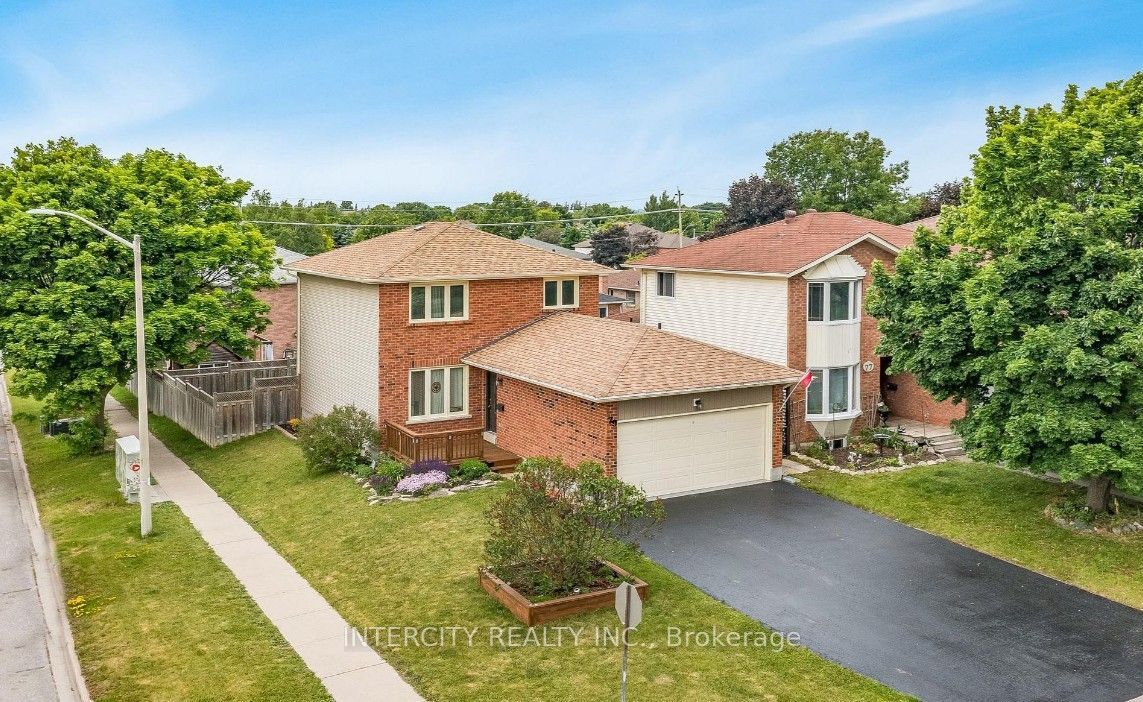 79 Kinzie Lane, Barrie, ON L4M 5Z8