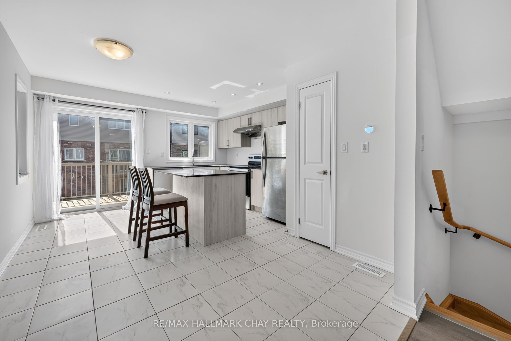 11 Pumpkin Corner Crescent, Barrie, ON L9J 0T5 photo 5