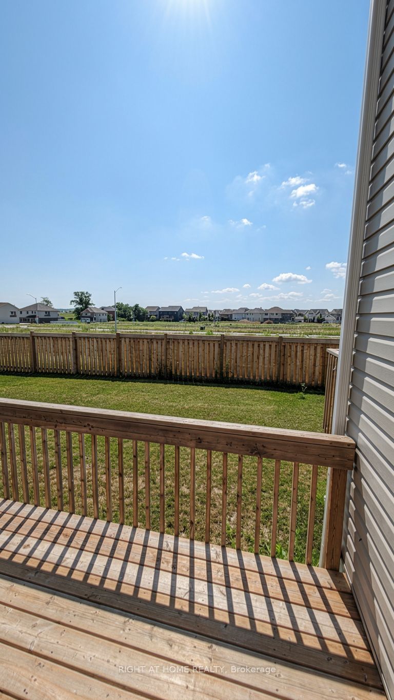 17 Rochester Drive, Barrie, ON L9S 2Z8 photo 2