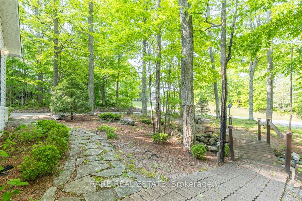 37 Boyd Crescent, Oro-Medonte, ON L0K 1N0 photo 2