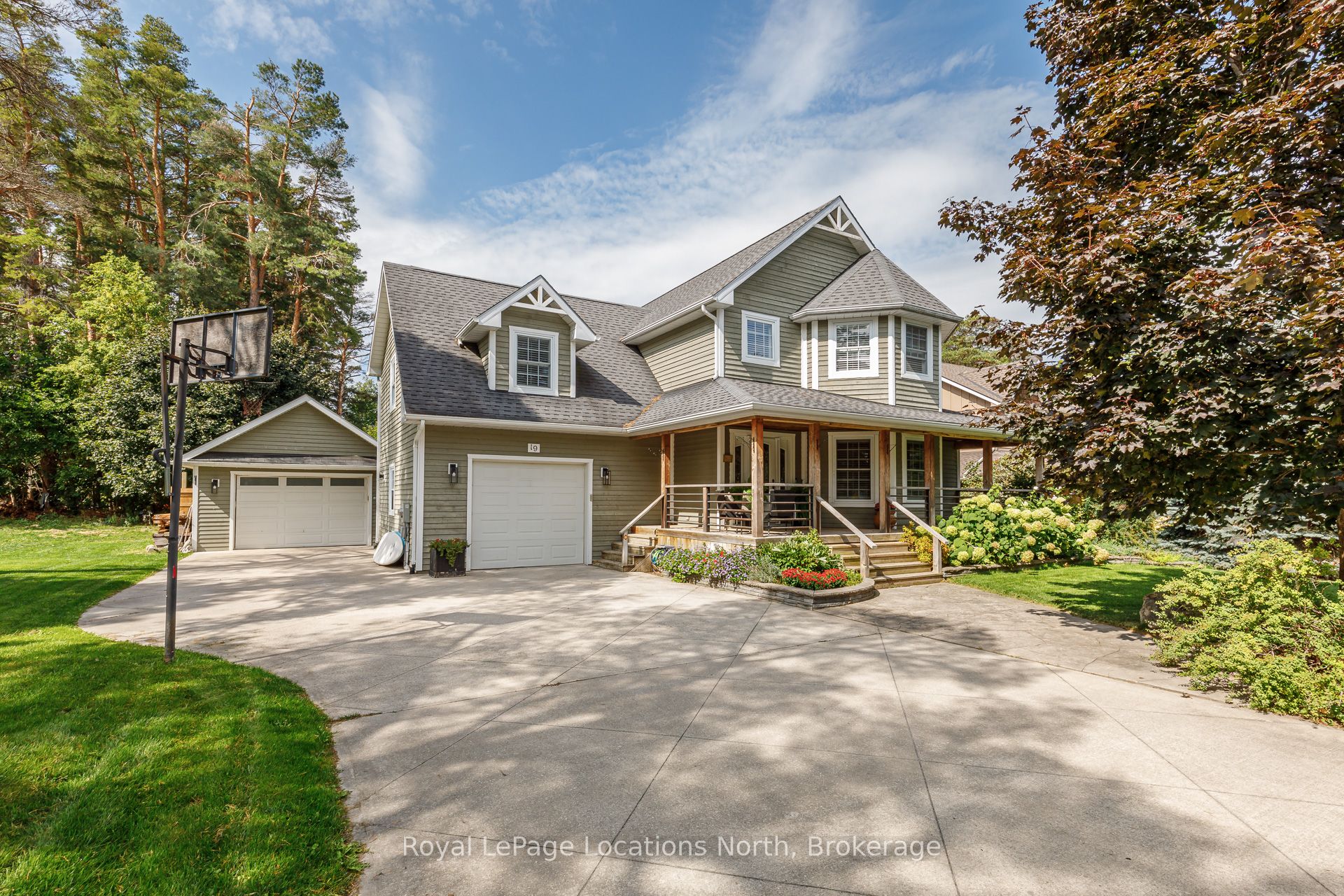19 Melville Street, Clearview, ON L0M 1P0 photo 2