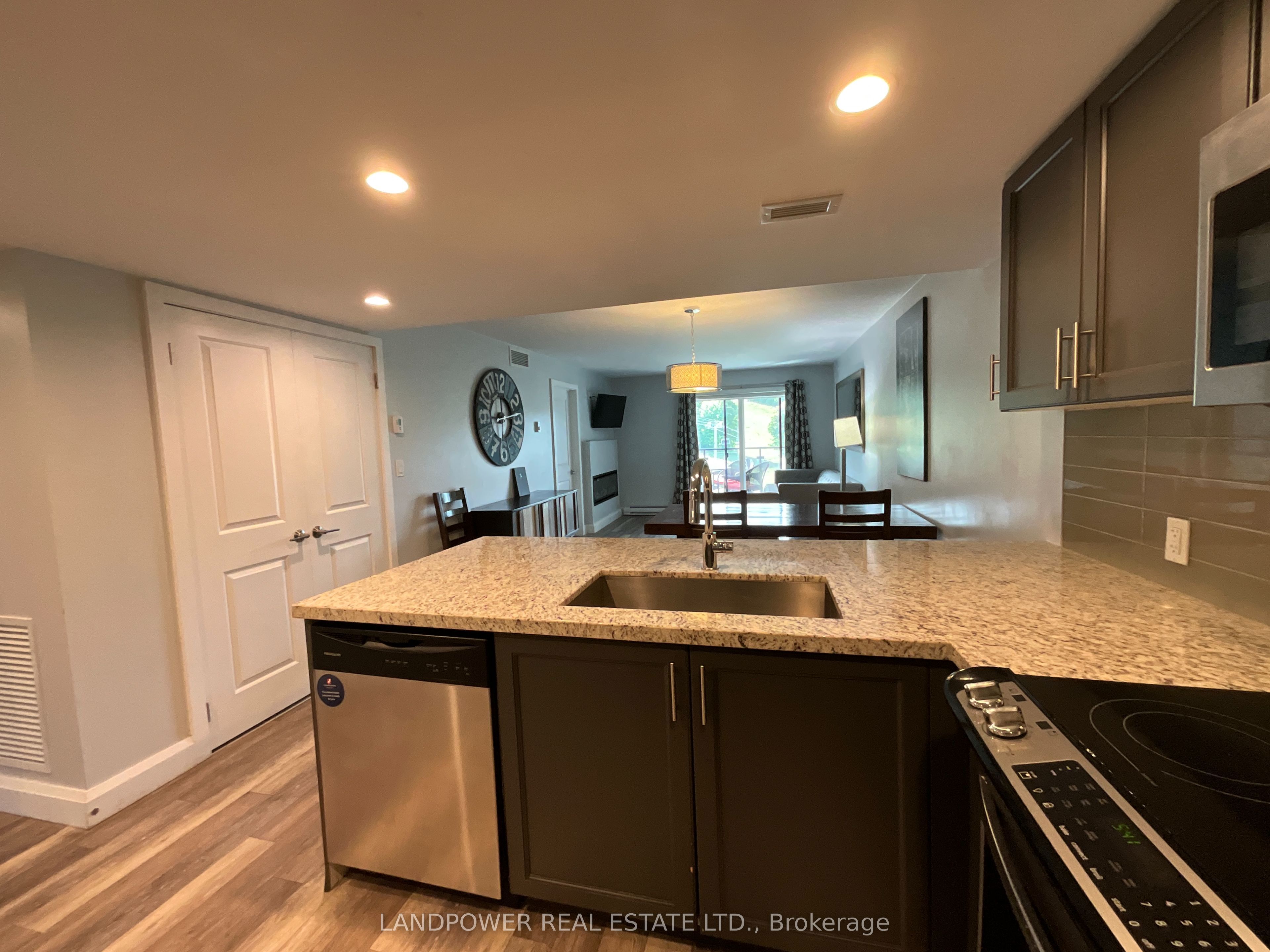 80 Horseshoe Boulevard 403, Oro-Medonte, ON L4M 4Y8 photo 4