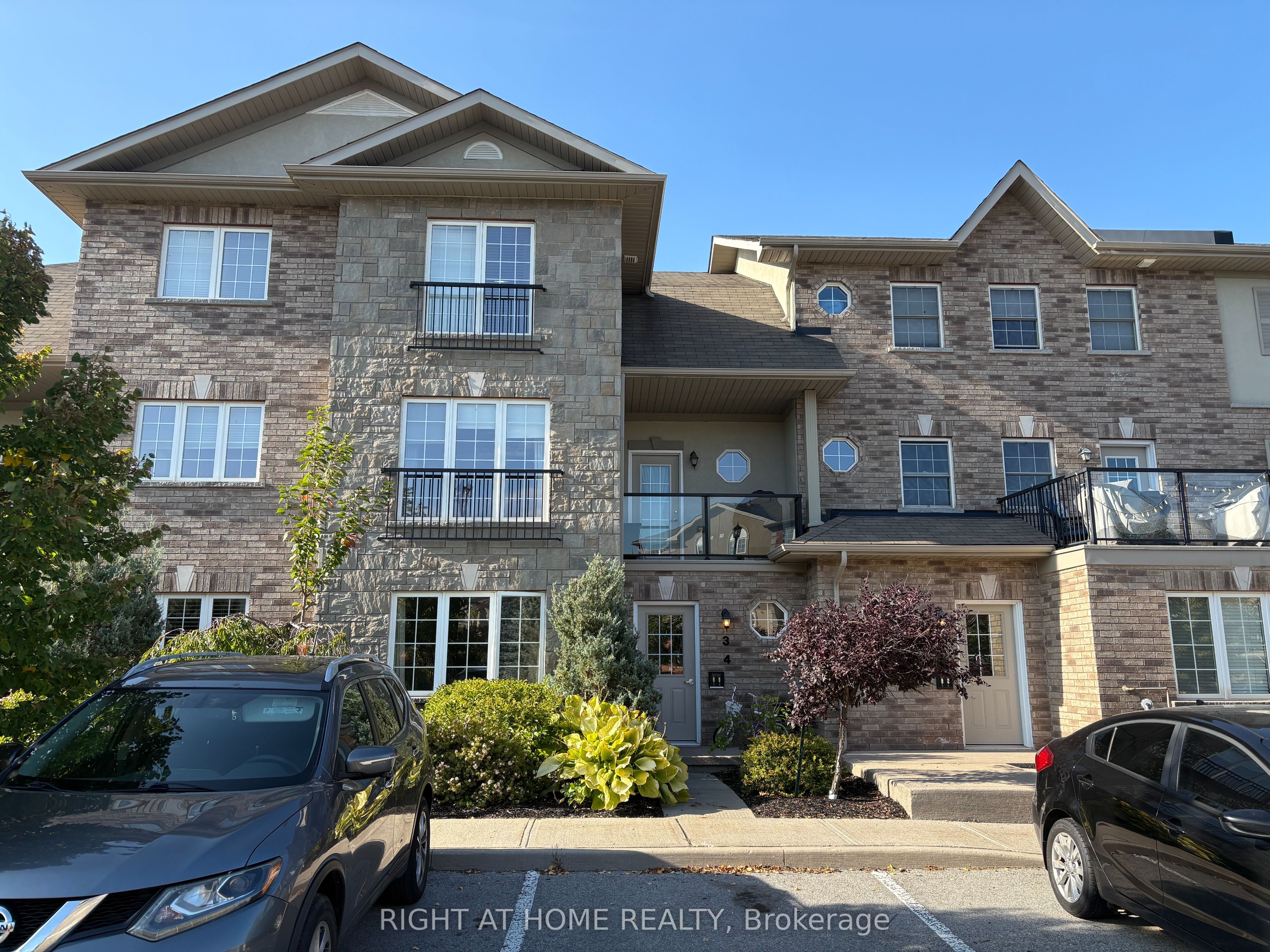 53 Ferndale Drive S 3, Barrie, ON L4N 5W9