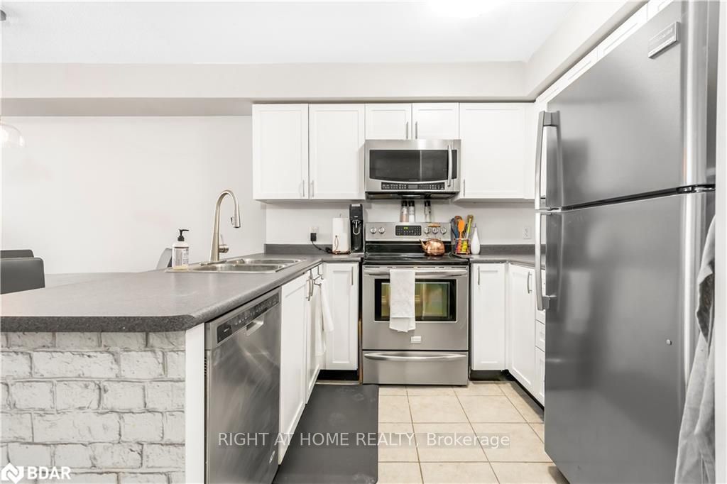 53 Ferndale Drive S 3, Barrie, ON L4N 5W9 photo 2