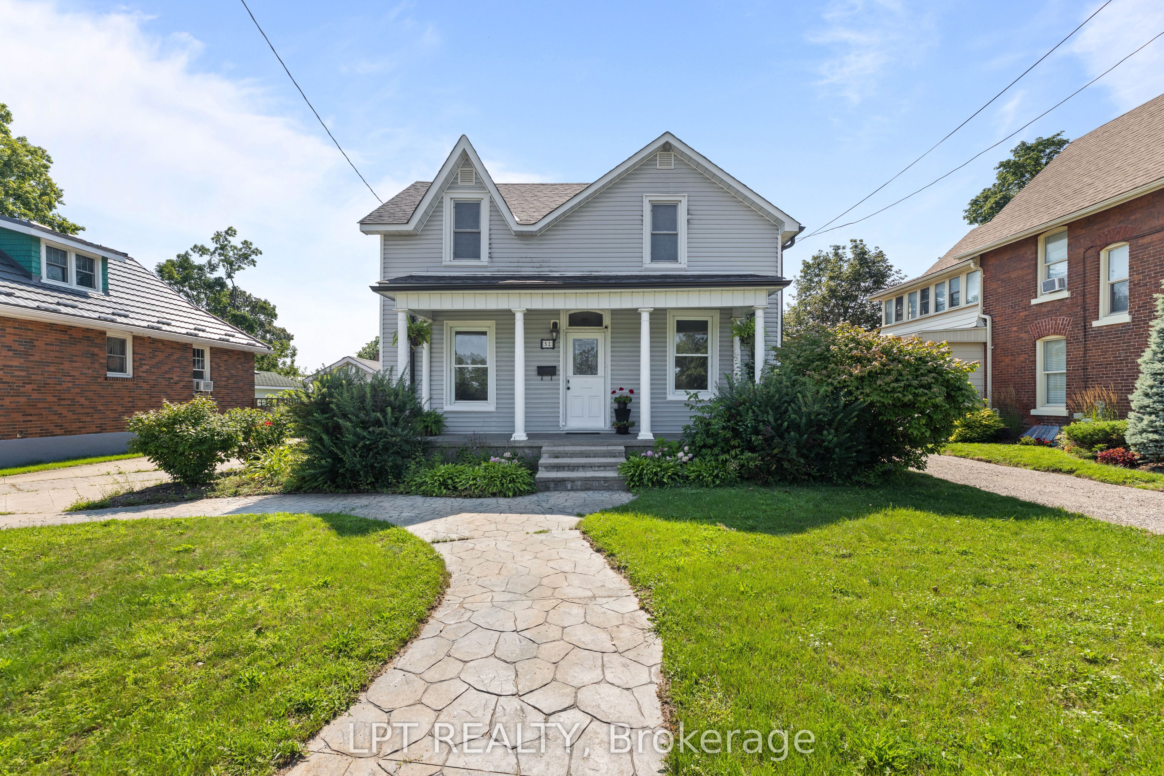 52 Parkside Drive E, Barrie, ON L4N 1W9