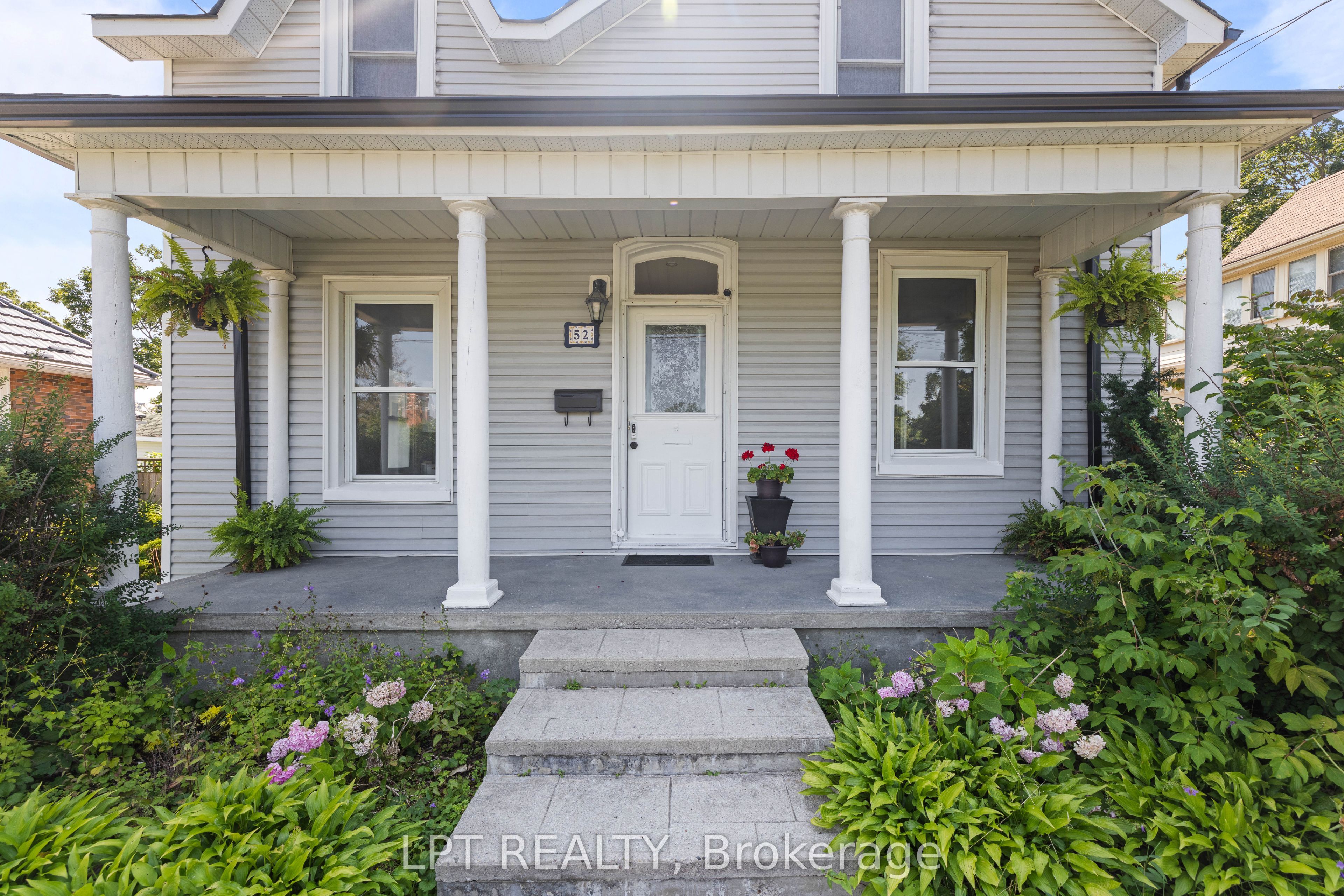 52 Parkside Drive E, Barrie, ON L4N 1W9 photo 3