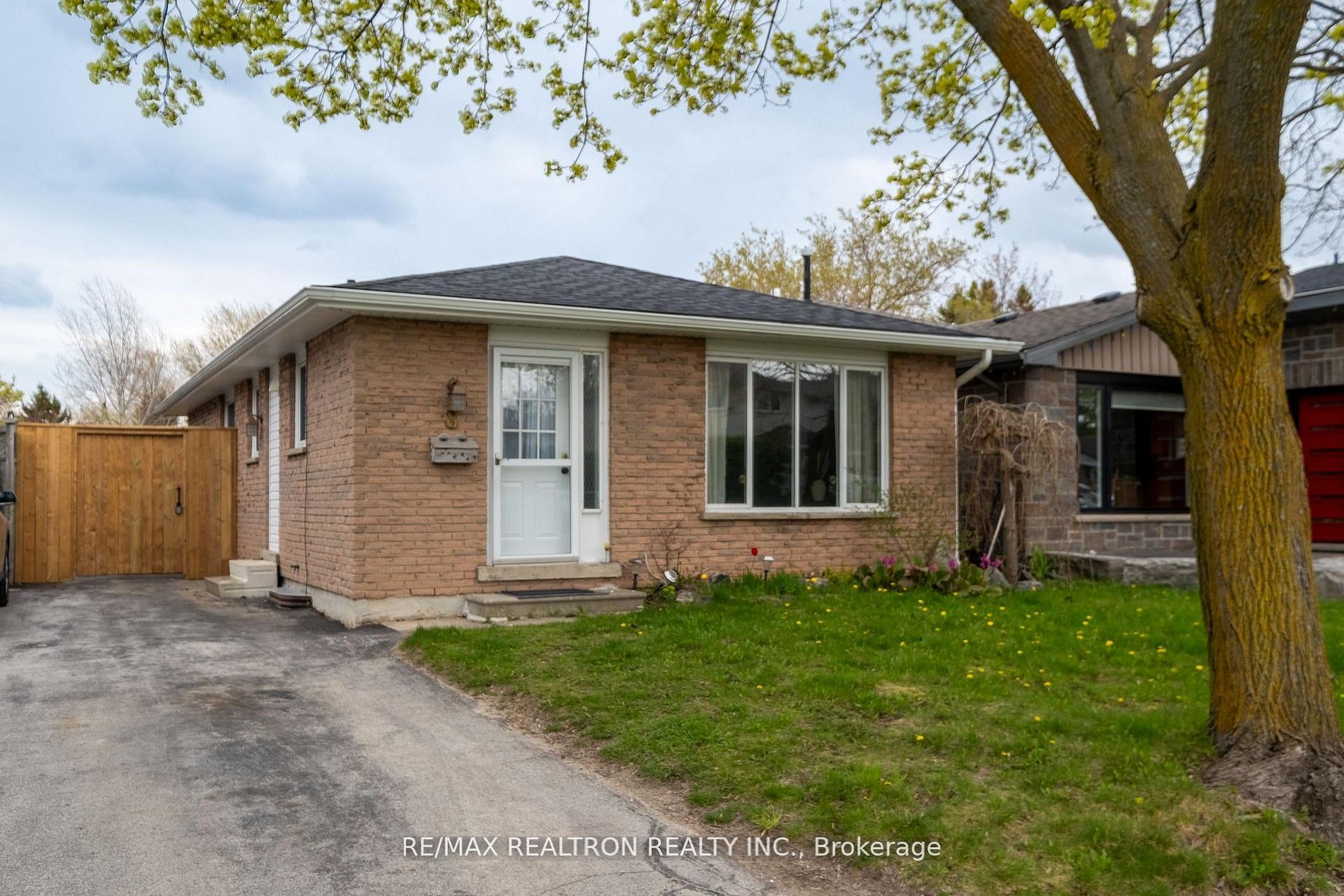 8 Courtice Crescent, Collingwood, ON L9Y 4G1