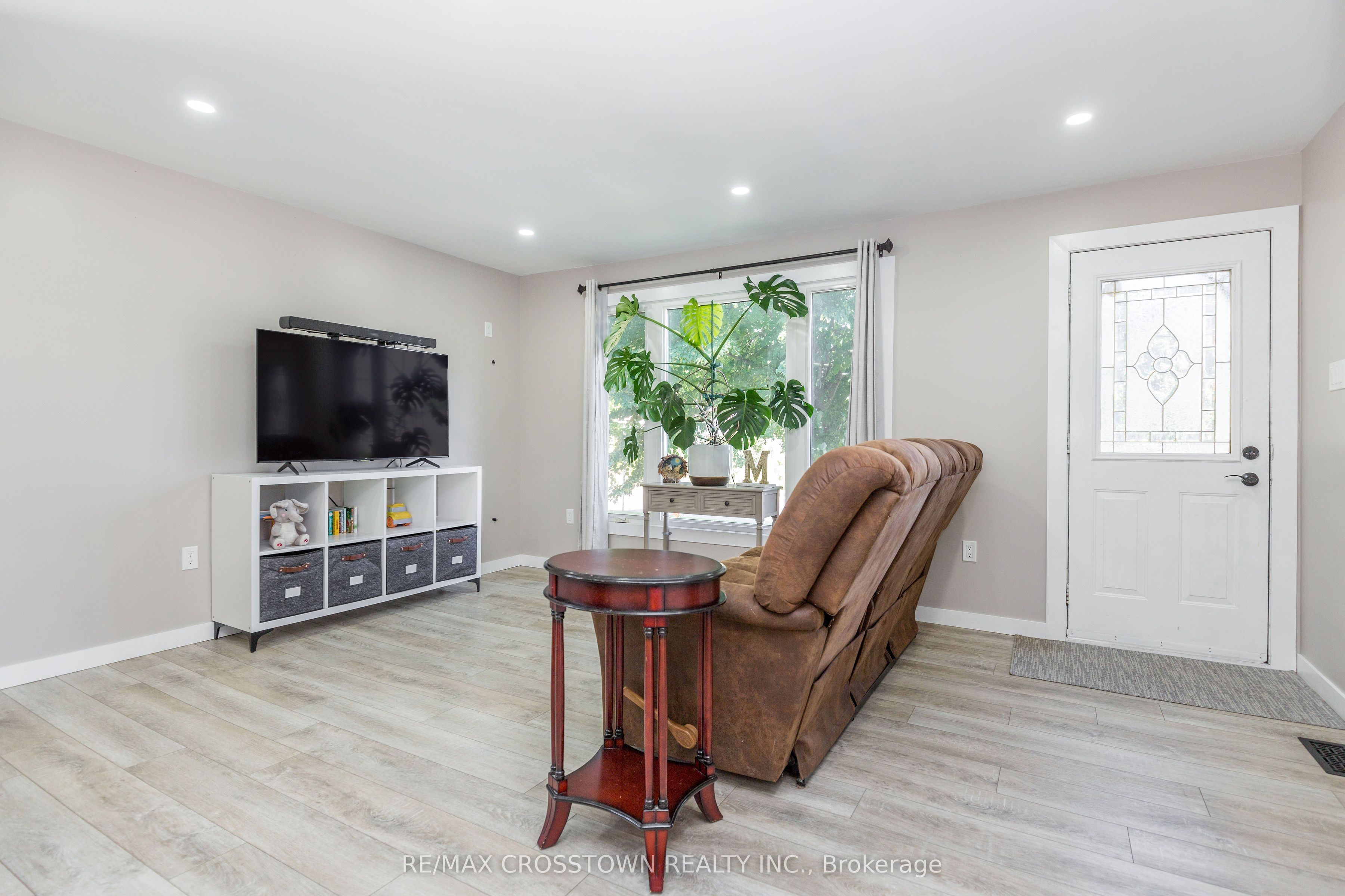 281 Elizabeth Street, Midland, ON L4R 1Y5 photo 4