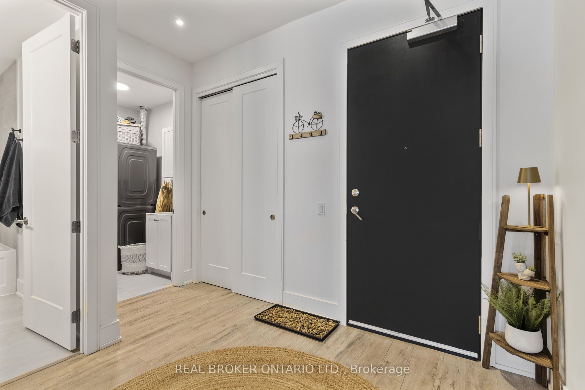 185 Dunlop Street E PH 3, Barrie, ON L4M 0L7 photo 3
