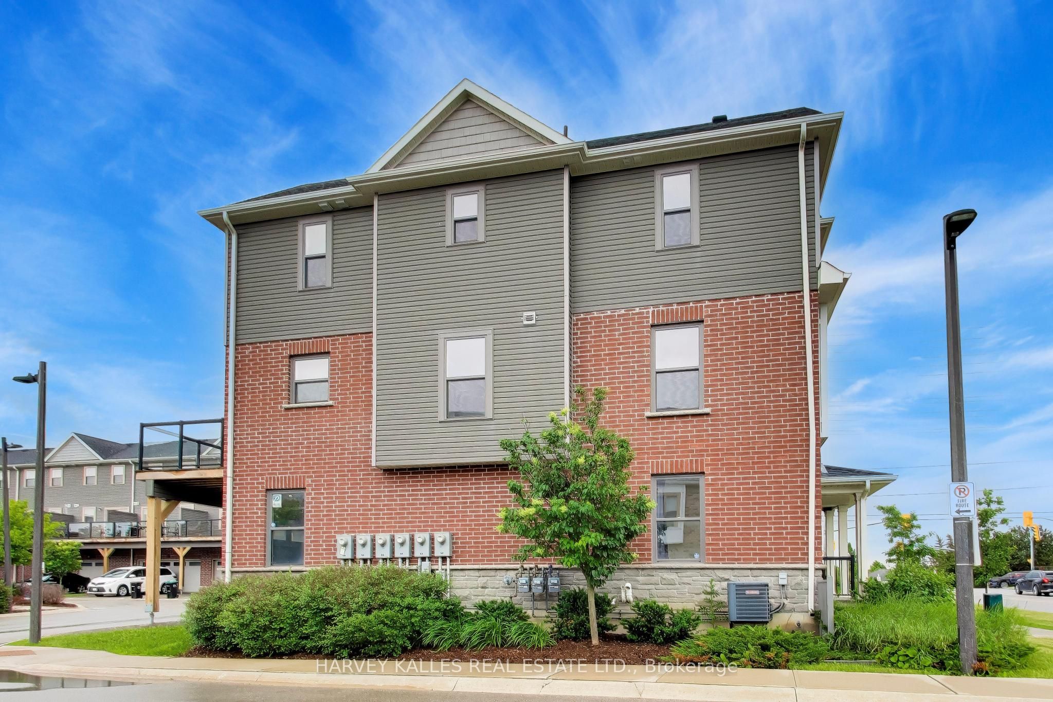1 Leggott Avenue 38, Barrie, ON L4M 0K7 photo 3