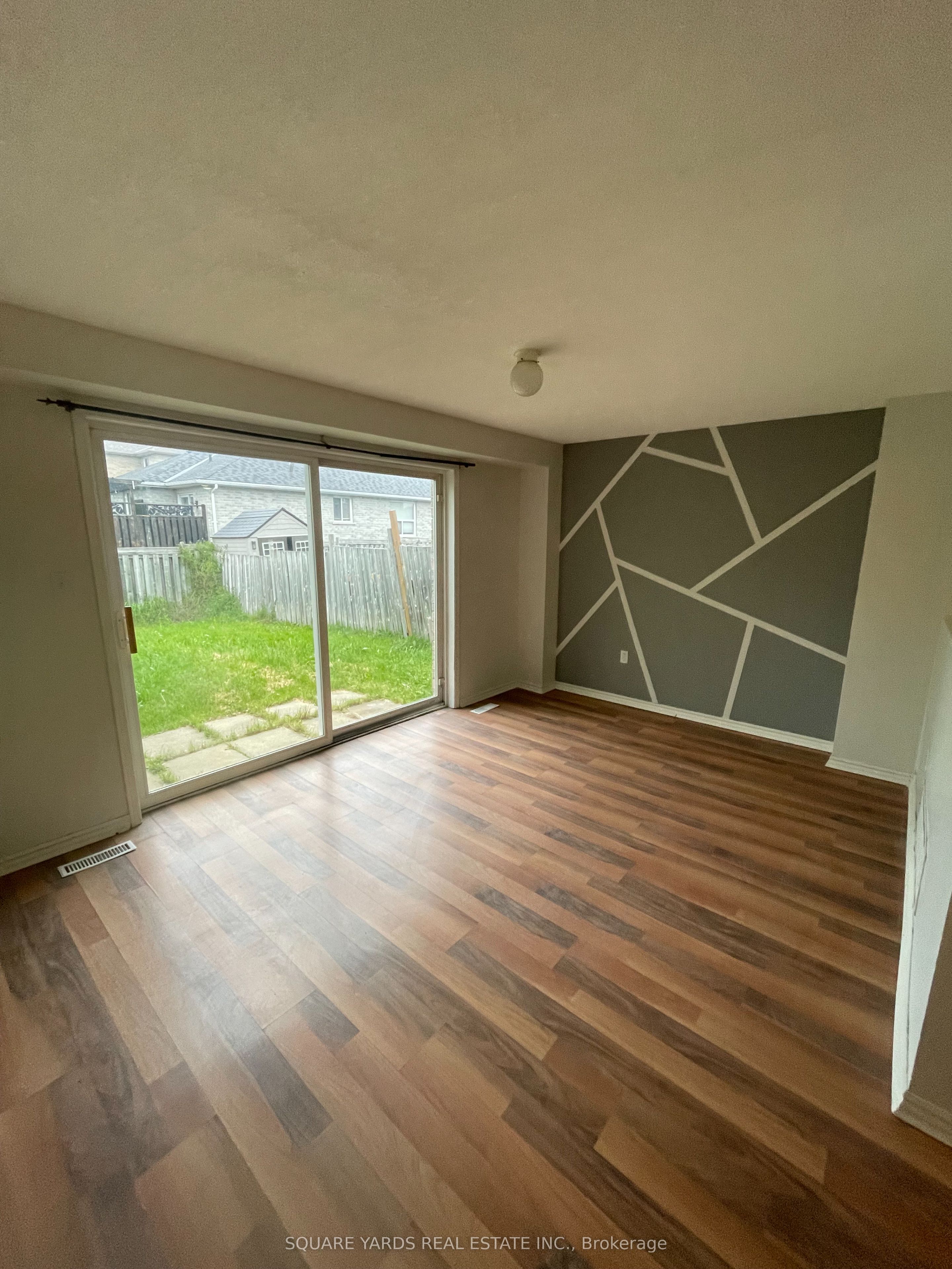 8 Epsom Road N, Barrie, ON L4M 6R7 photo 2