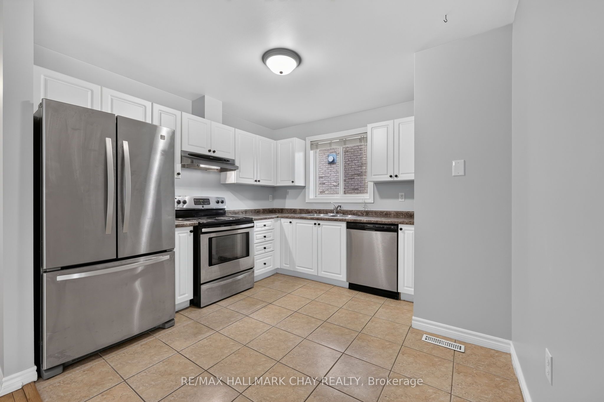 39 Hanmer Street E, Barrie, ON L4M 6V3 photo 3