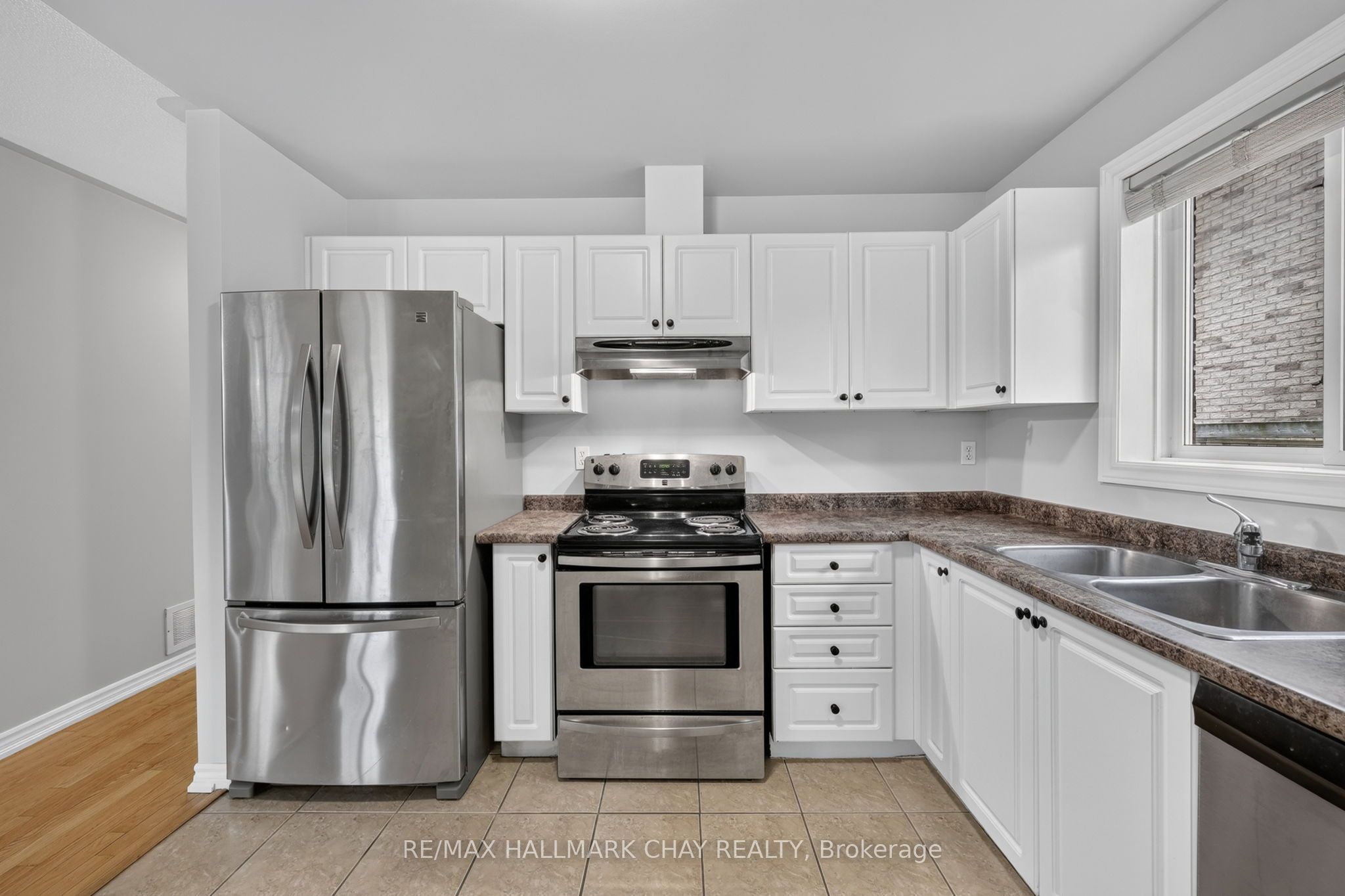 39 Hanmer Street E, Barrie, ON L4M 6V3 photo 4