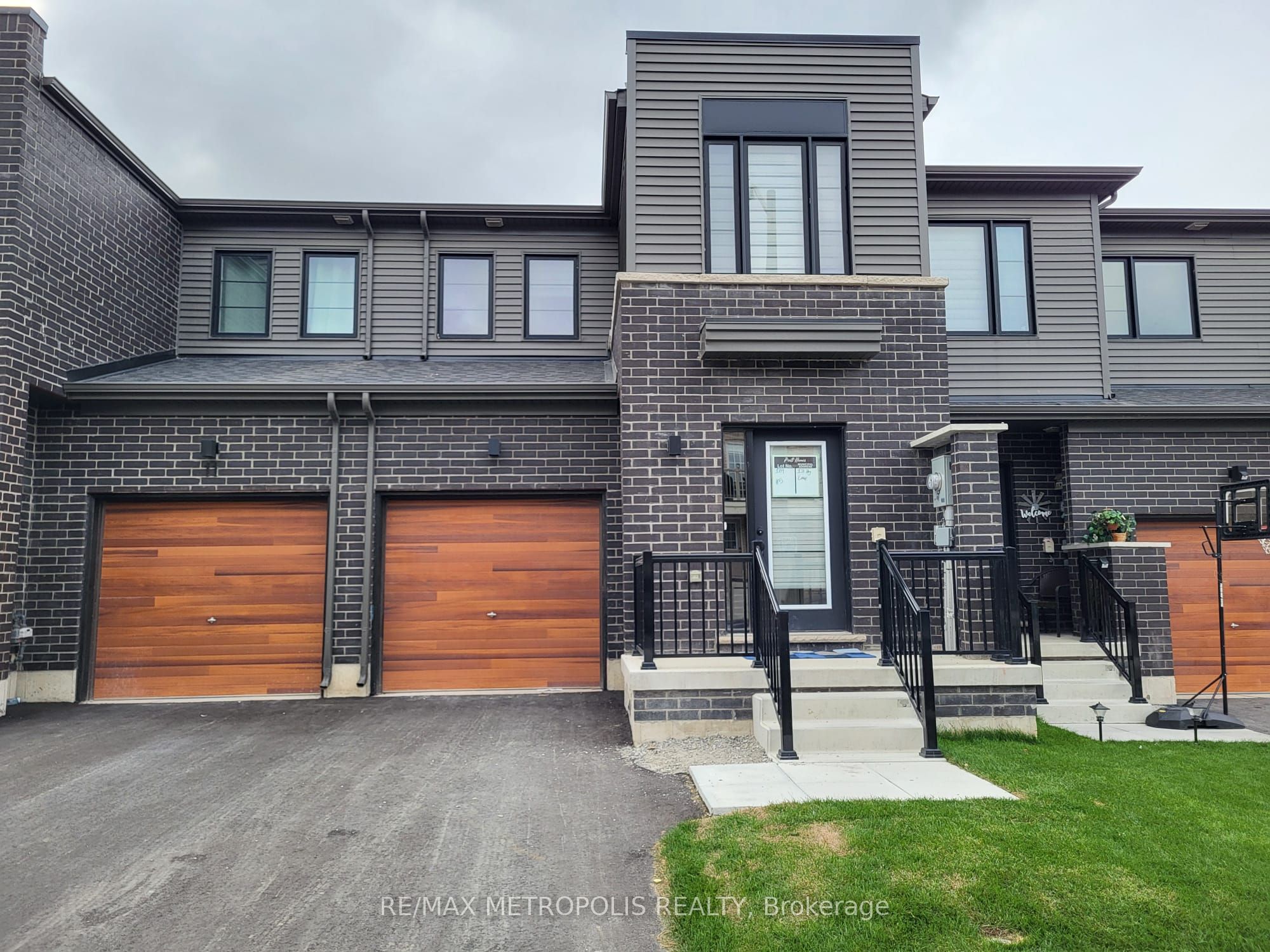 13 Hay Lane, Barrie, ON L9J 0V5