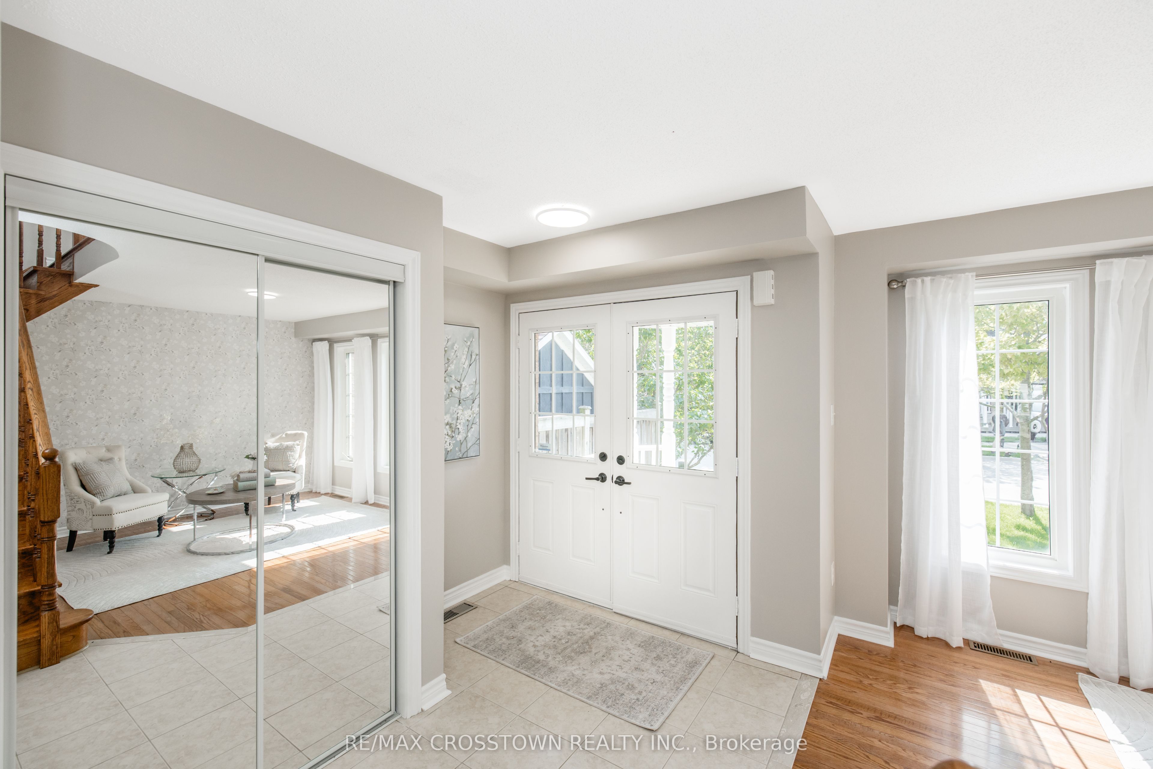 22 Maple Crown Terrace, Barrie, ON L4M 7H4 photo 2