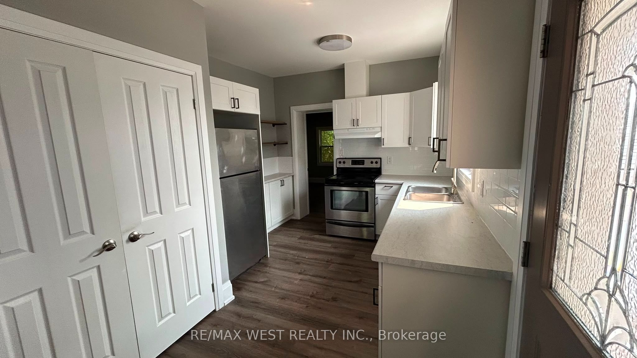 16 Albert Street N 1, Orillia, ON L3V 5K1 photo 2