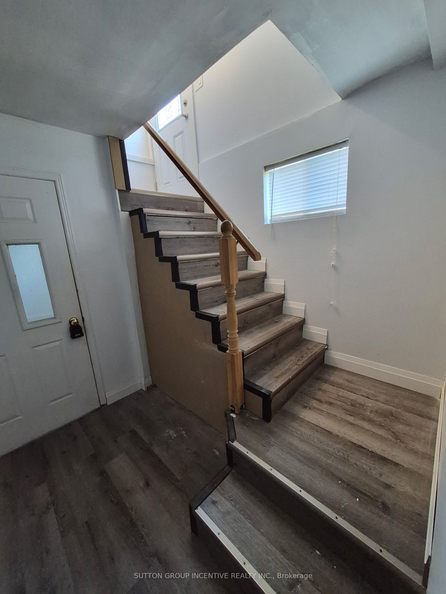 211 Cliff Road Lower, Barrie, ON L4N 3X5 photo 2