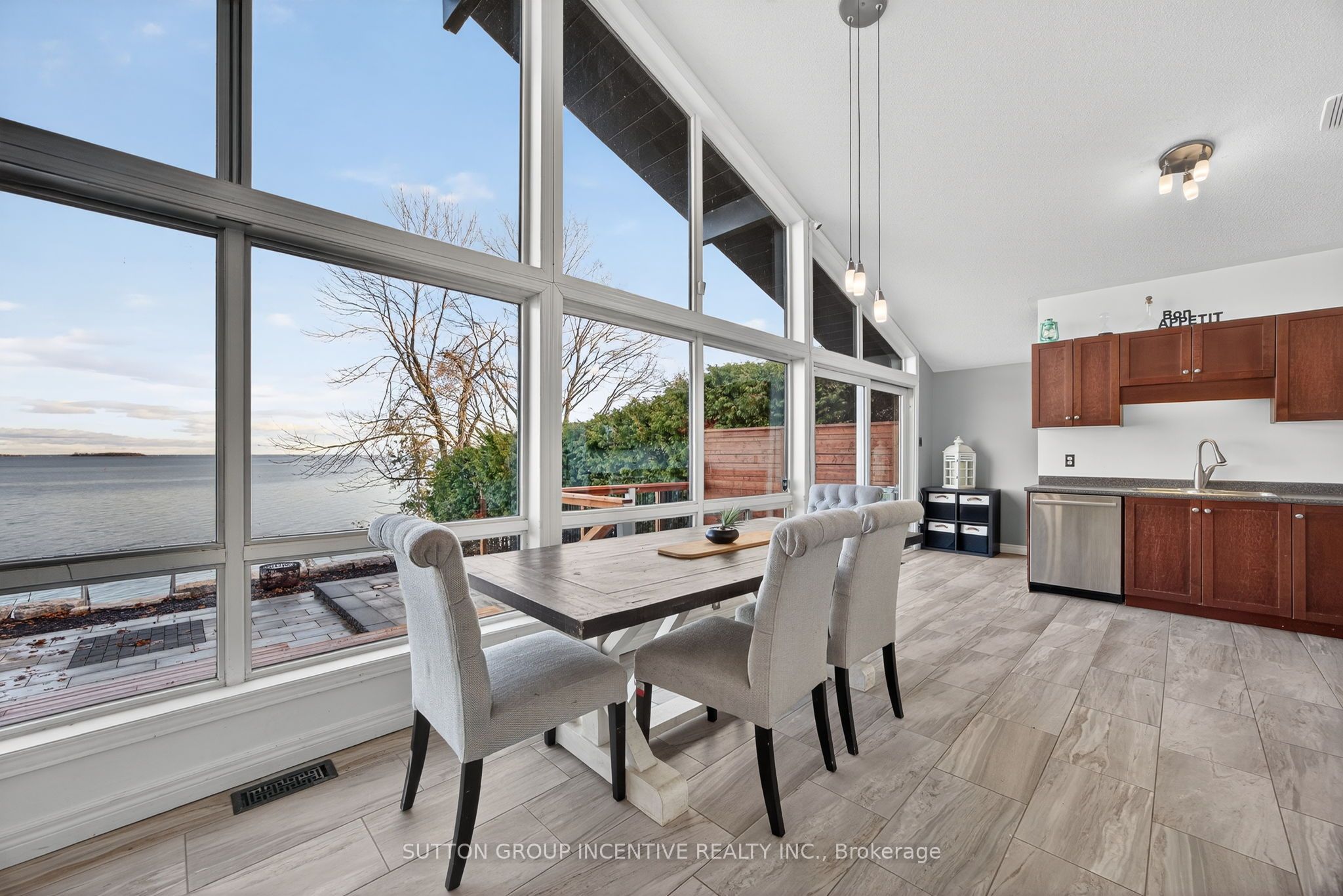 211 Moon Point Drive, Oro-Medonte, ON L3V 6H1 photo 5