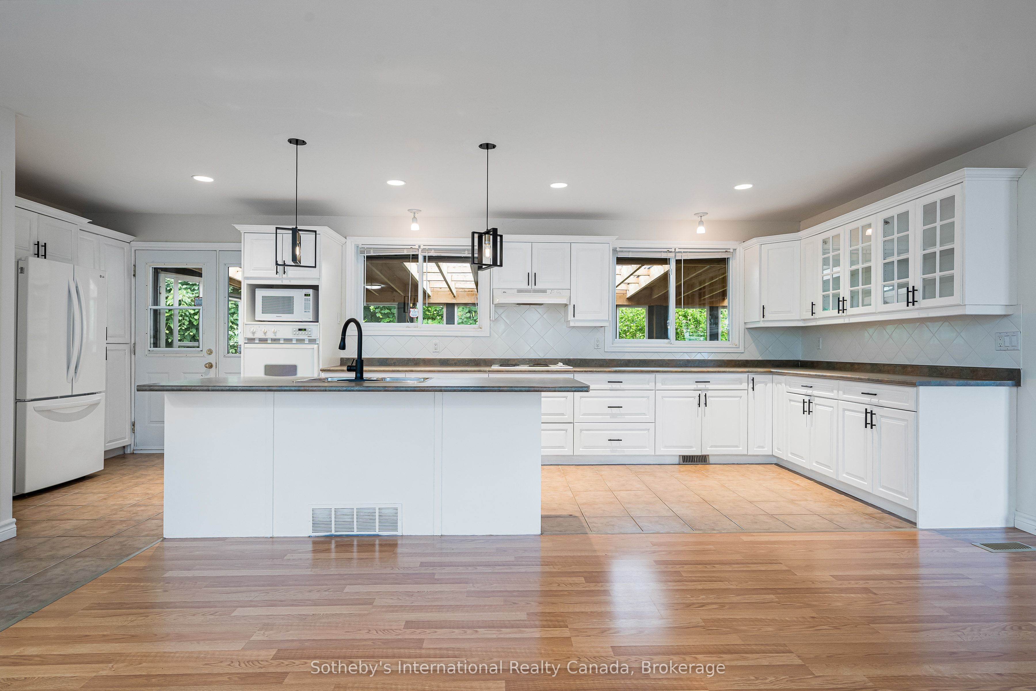 7 Whipps Court, Collingwood, ON L9Y 4B7 photo 2