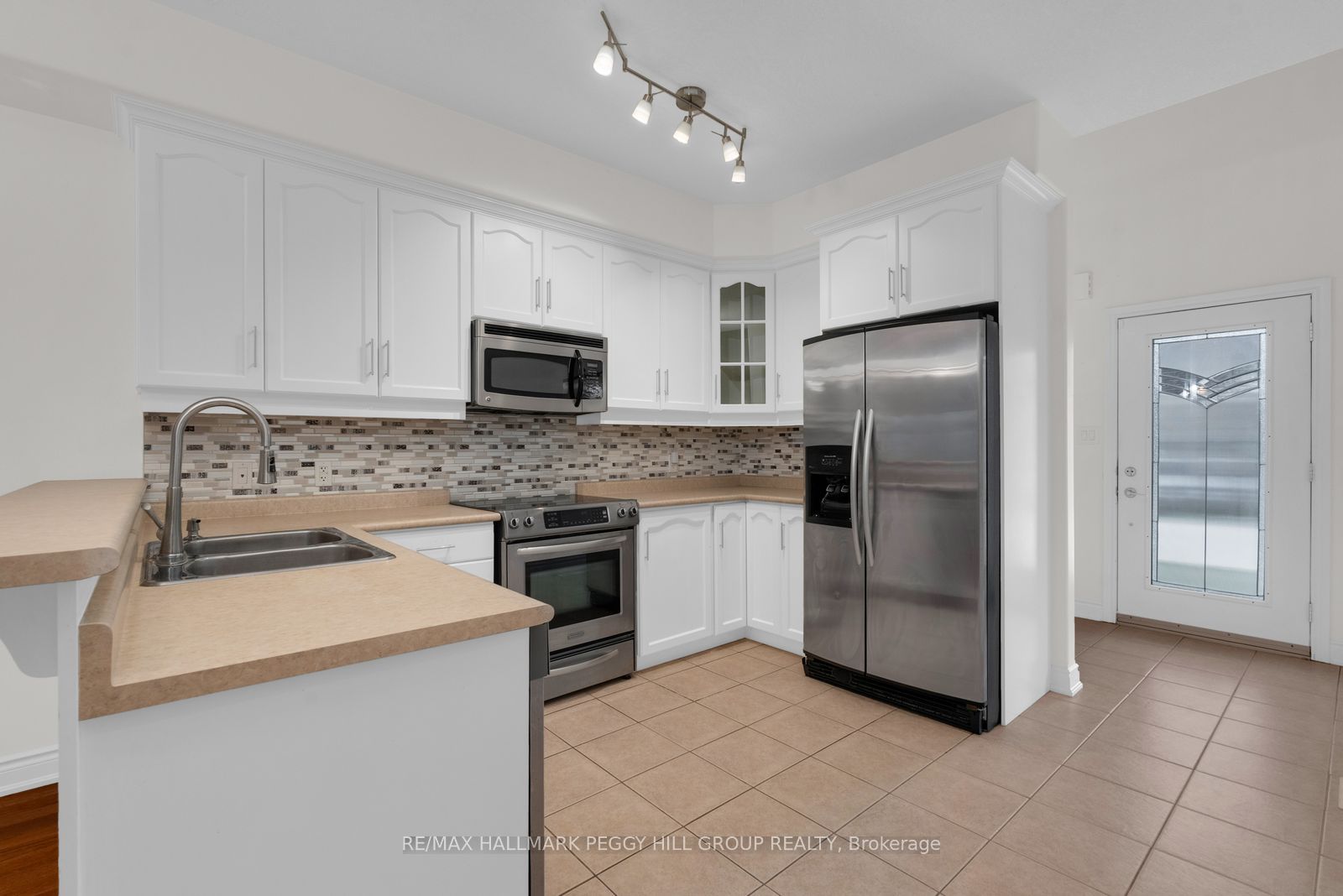 125 Huronia Road 11, Barrie, ON L4N 4G1 photo 2