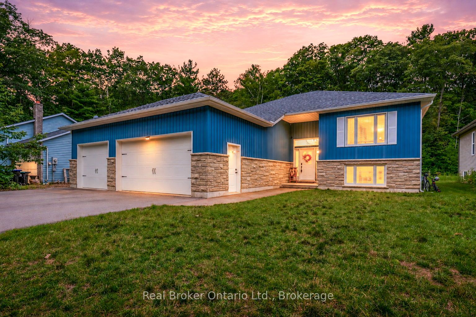 204 Golf Course Road, Wasaga Beach, ON L9Z 1S6