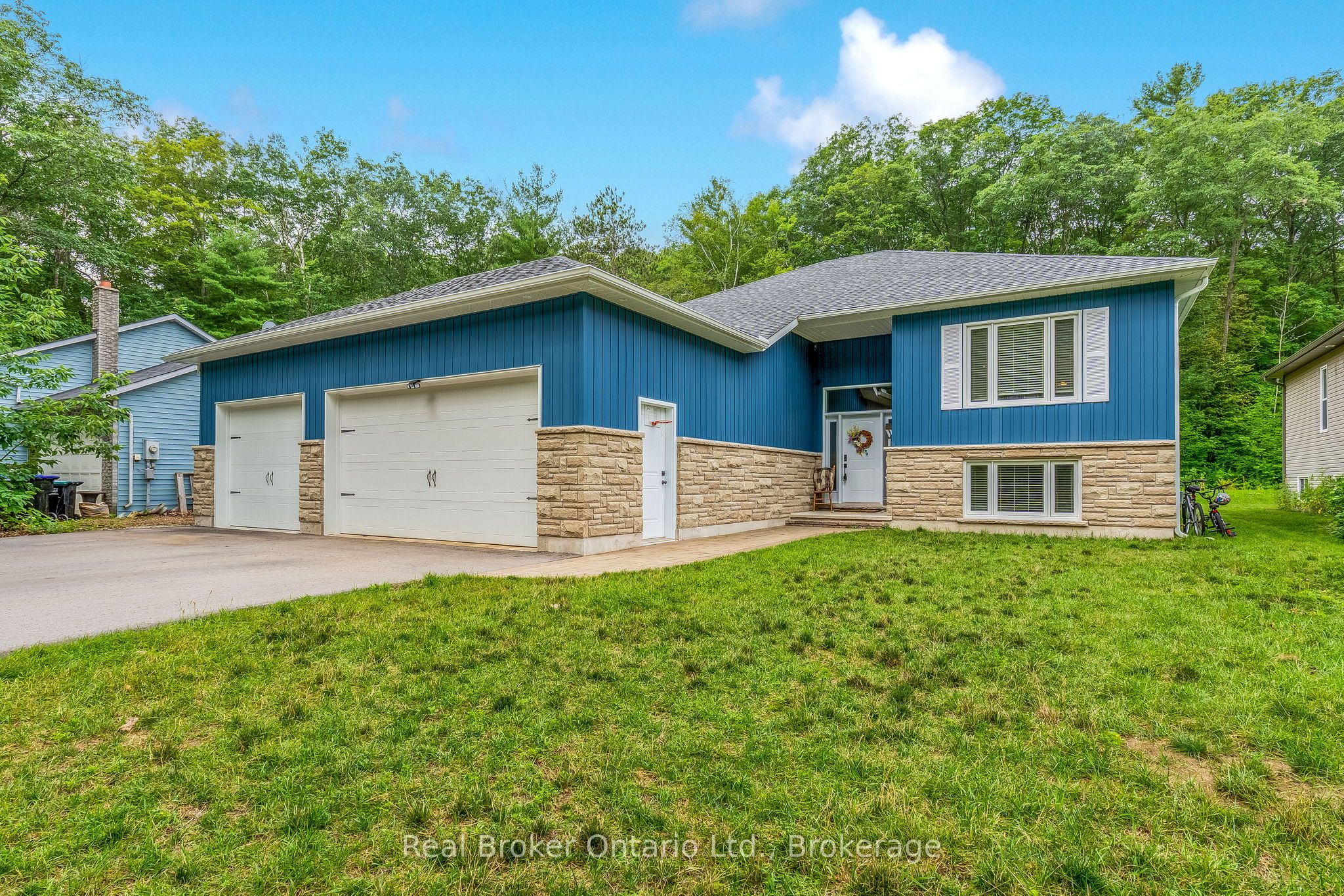 204 Golf Course Road, Wasaga Beach, ON L9Z 1S6 photo 2