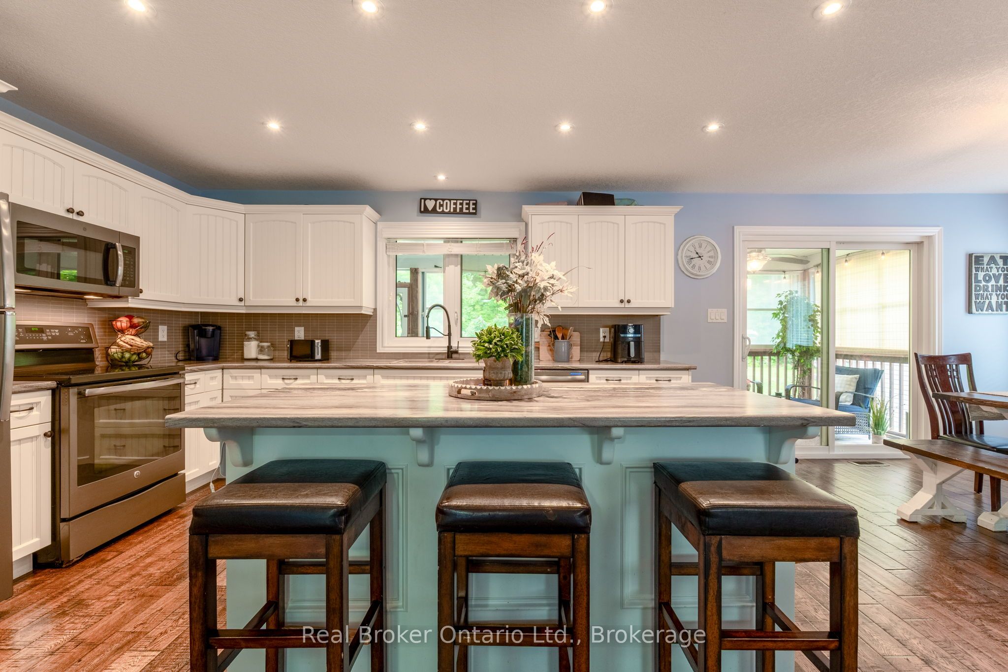 204 Golf Course Road, Wasaga Beach, ON L9Z 1S6 photo 5