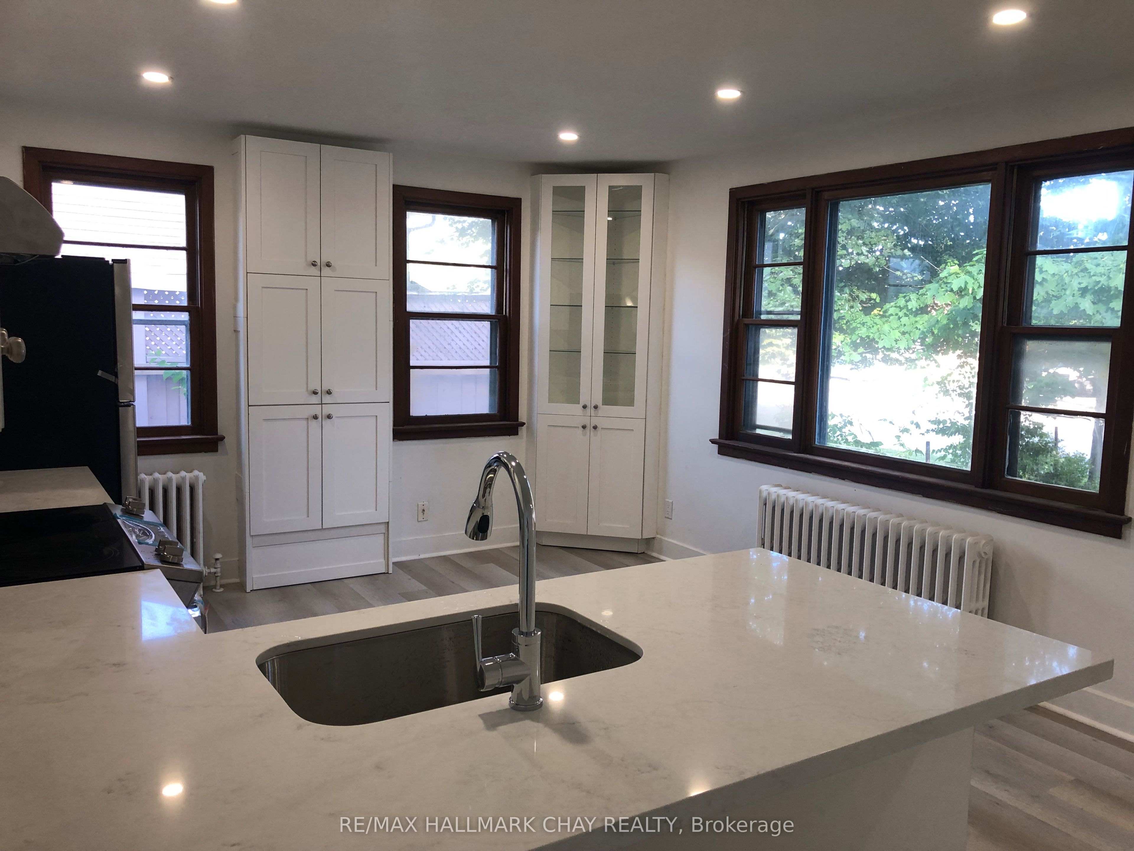 34 Cundles Road E, Barrie, ON L4M 2Z5 photo 2