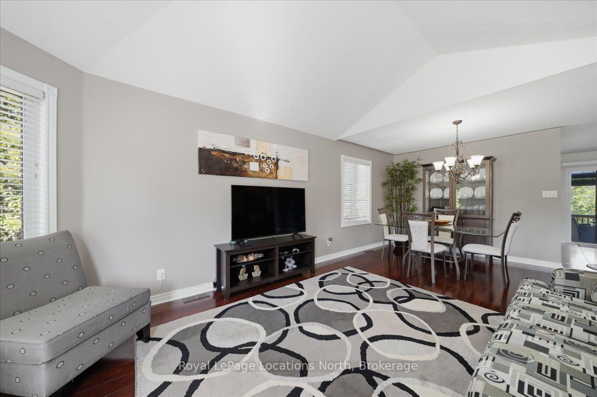 402 Ramblewood Drive, Wasaga Beach, ON L9Z 2N9 photo 5