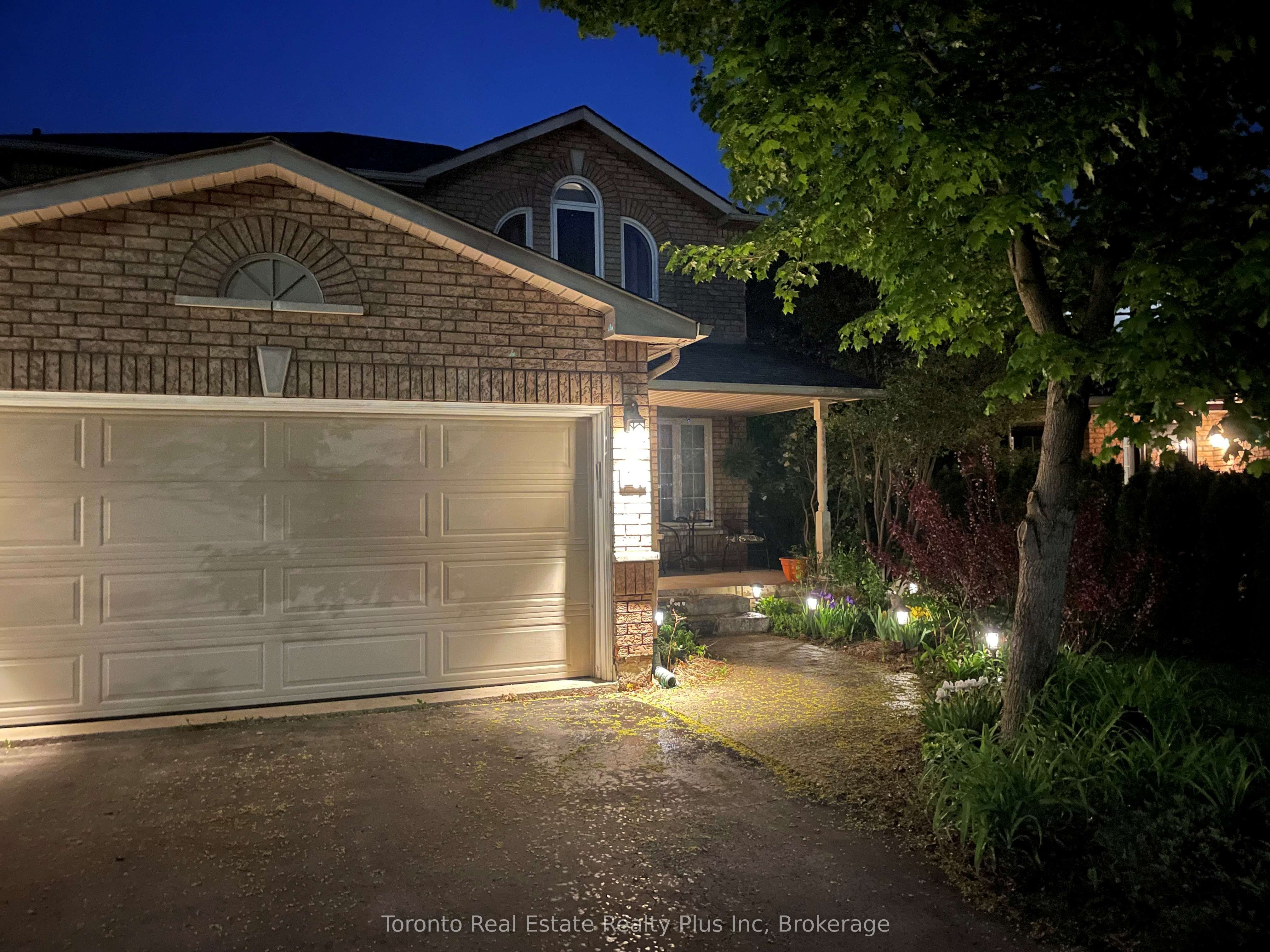 21 Nicholson Drive, Barrie, ON L4N 8L7 photo 2