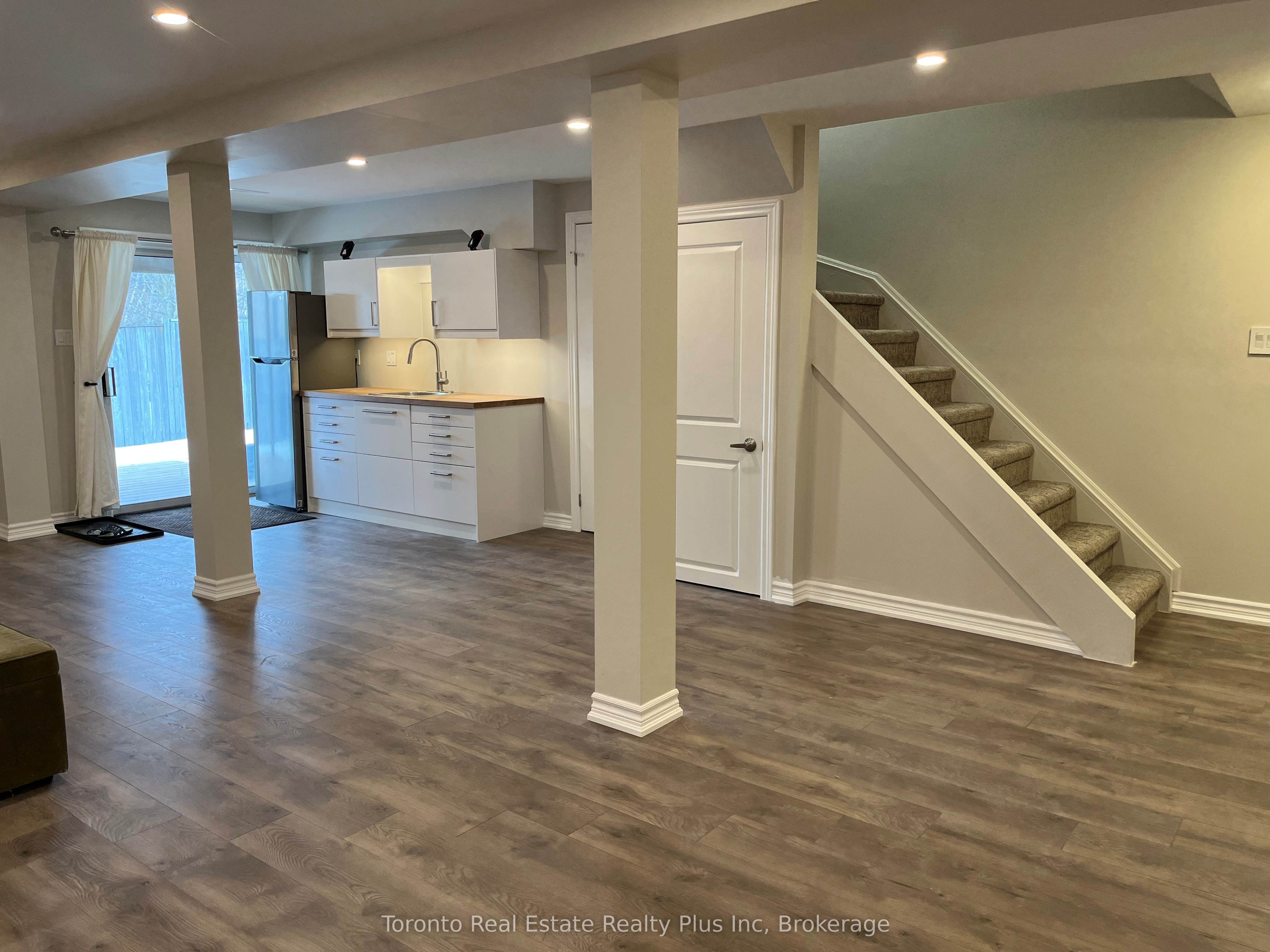 21 Nicholson Drive, Barrie, ON L4N 8L7 photo 3
