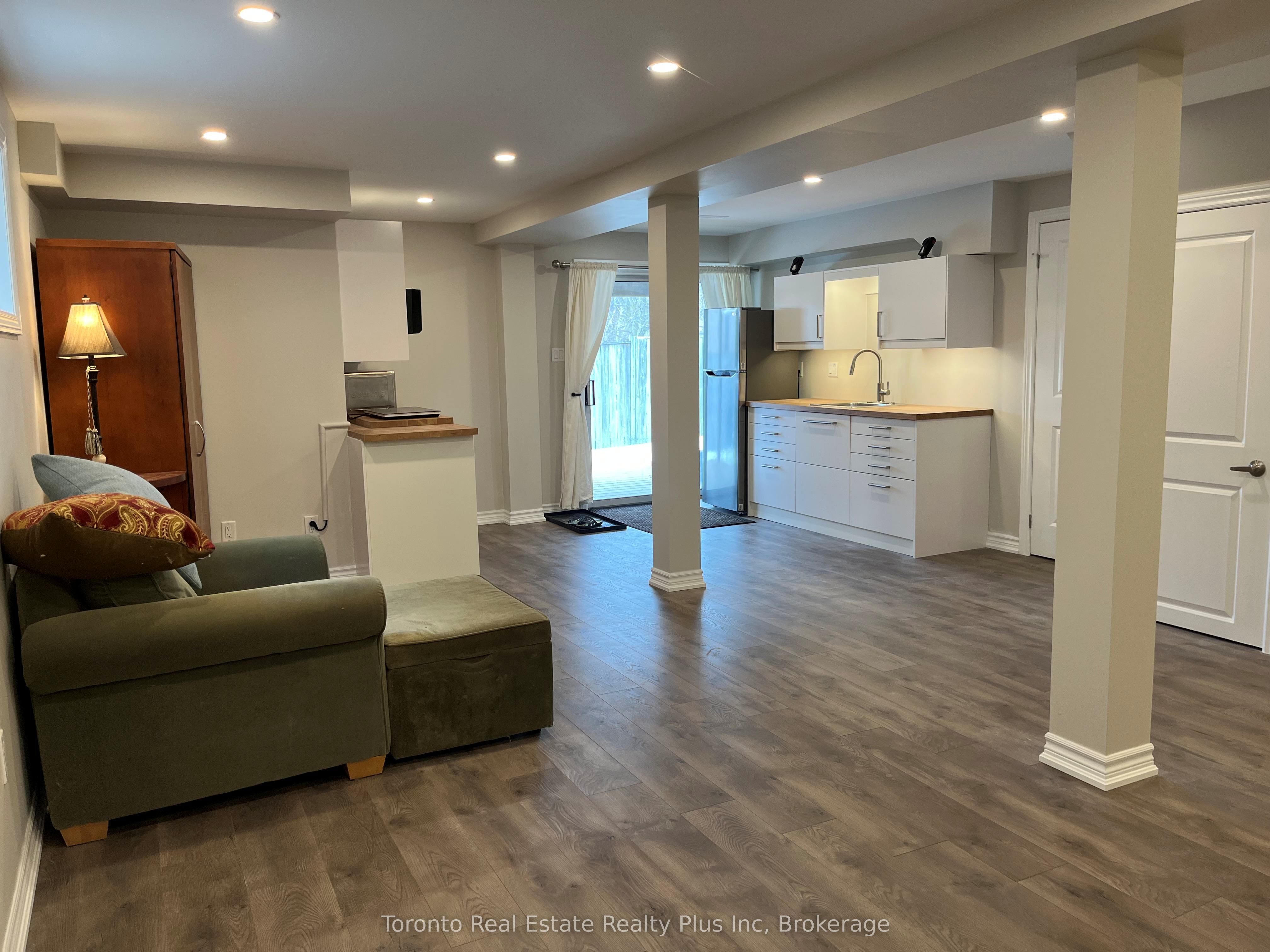 21 Nicholson Drive, Barrie, ON L4N 8L7 photo 4