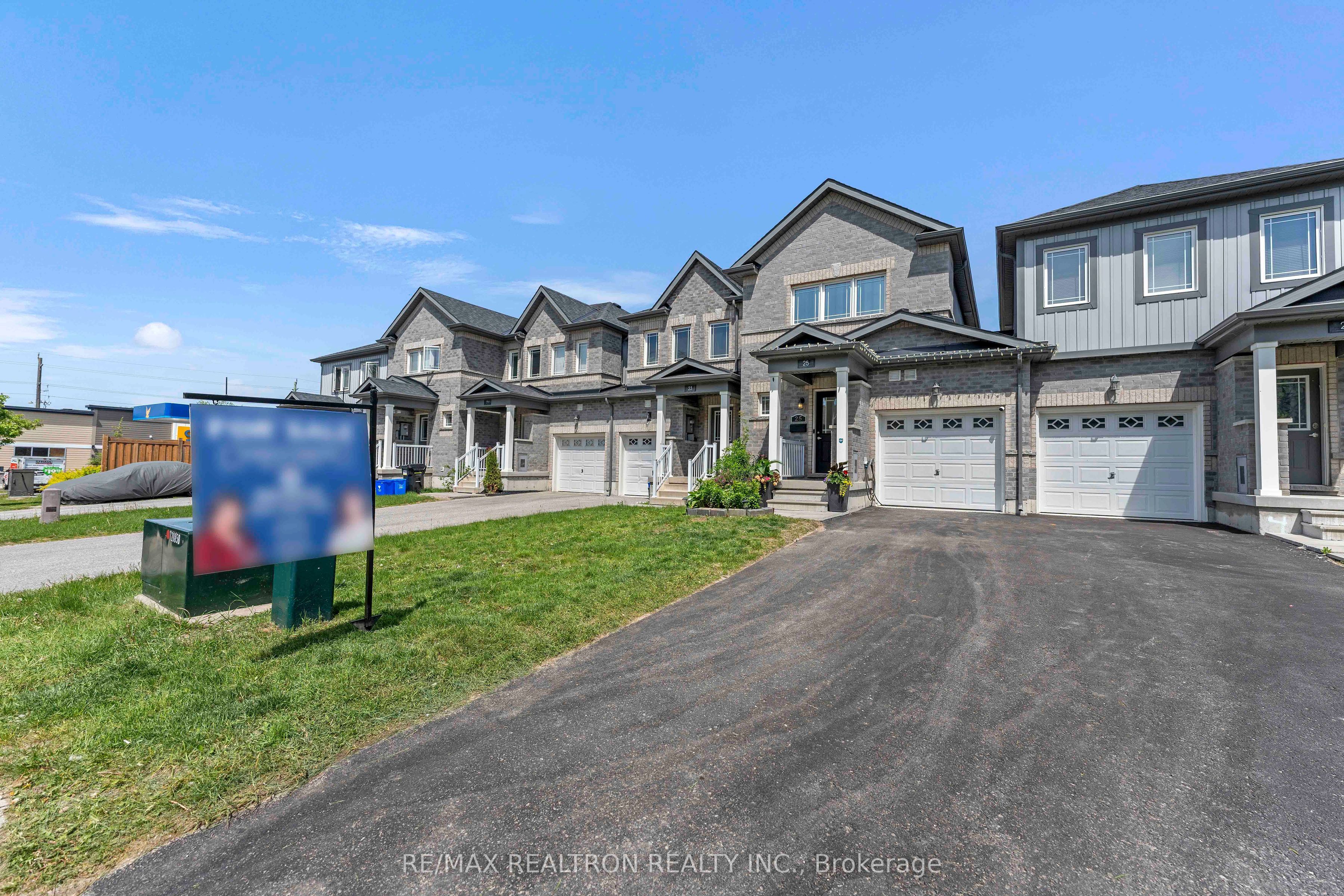25 ROBINSON Street, Barrie, ON L4N 3J1 photo 2
