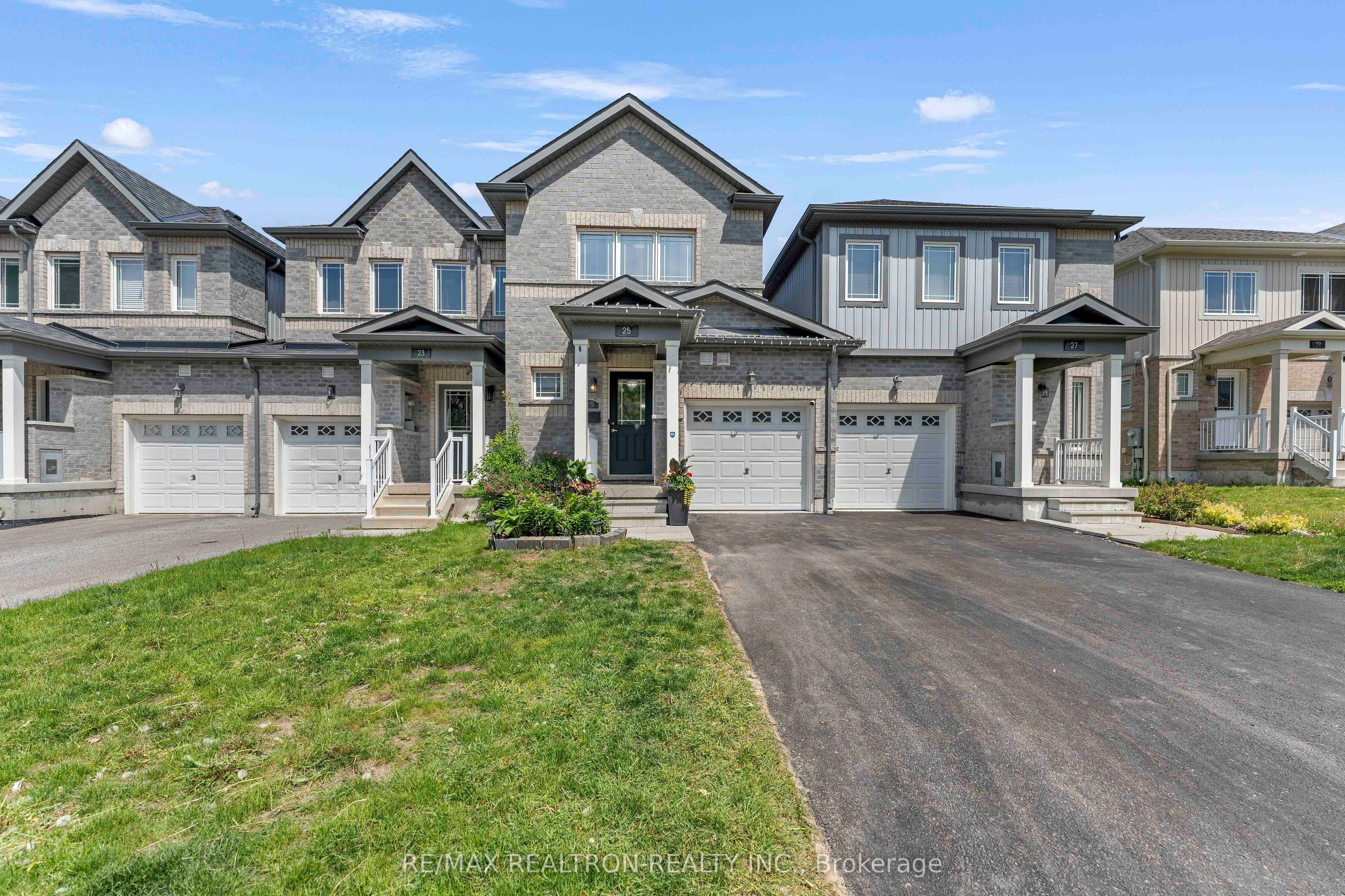 25 ROBINSON Street, Barrie, ON L4N 3J1 photo 3