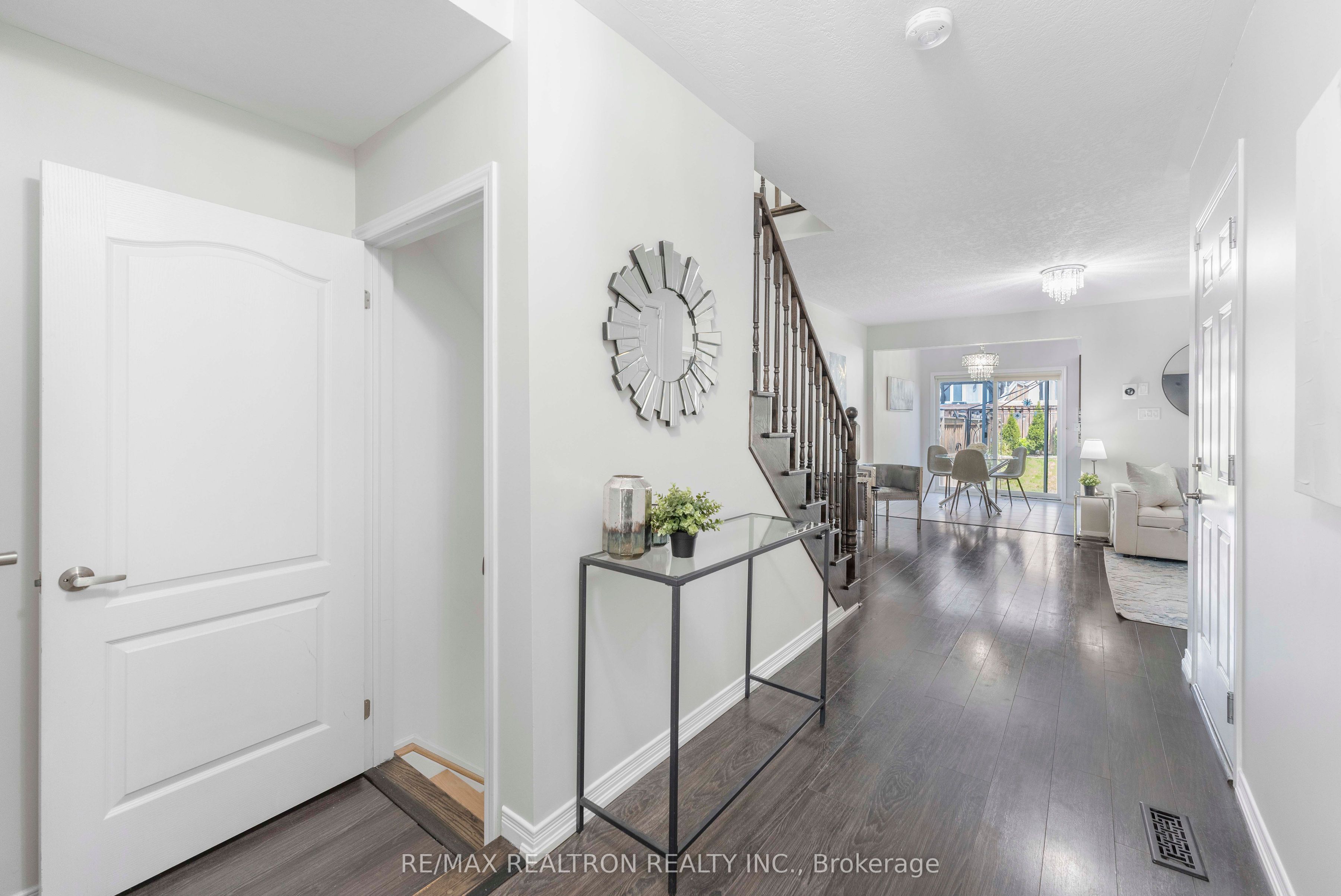 25 ROBINSON Street, Barrie, ON L4N 3J1 photo 5
