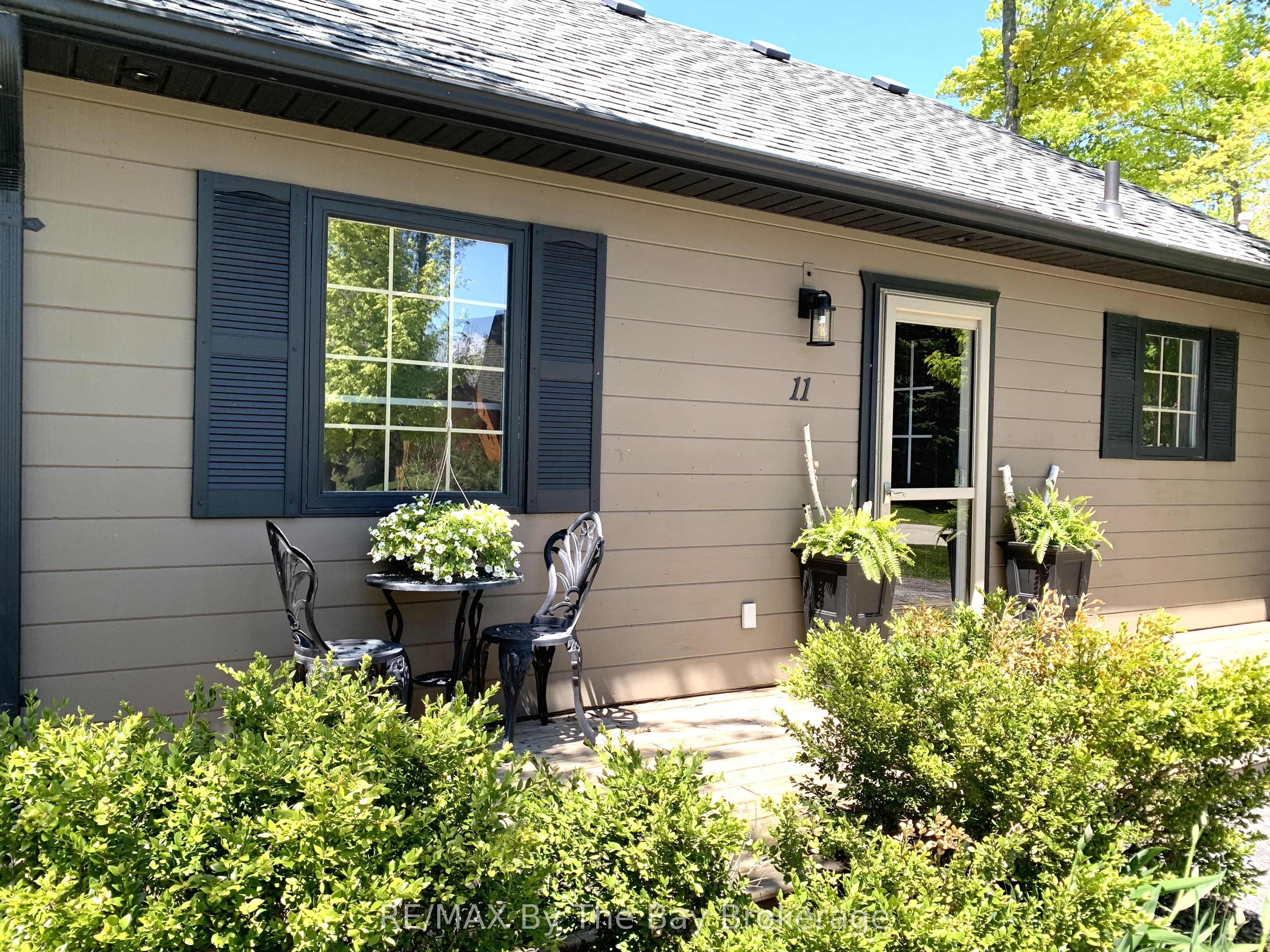 11 Cabin Crescent, Wasaga Beach, ON L9Z 1X7 photo 2