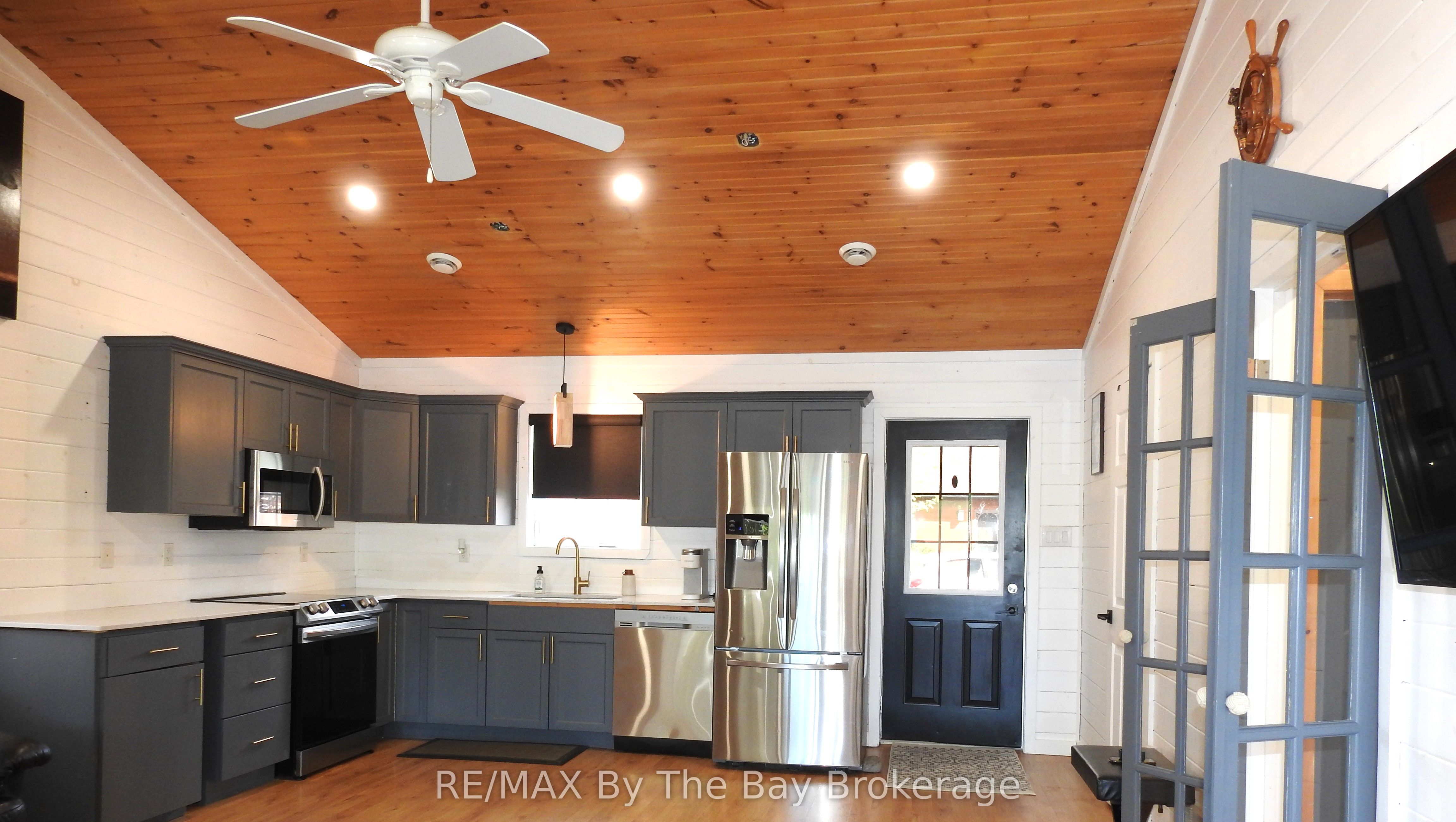 11 Cabin Crescent, Wasaga Beach, ON L9Z 1X7 photo 5