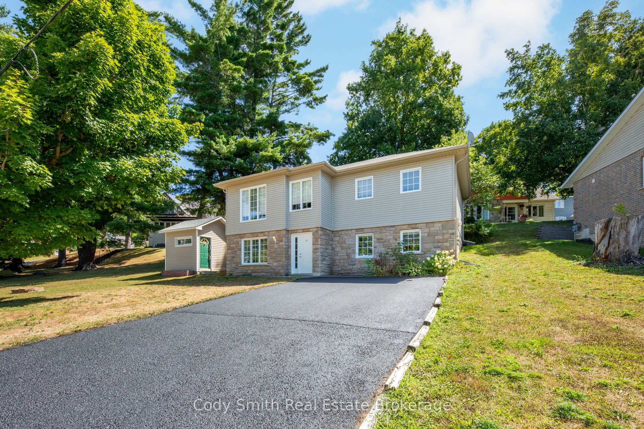 21 CHURCH Street, Penetanguishene, ON L9M 1A9 photo 2