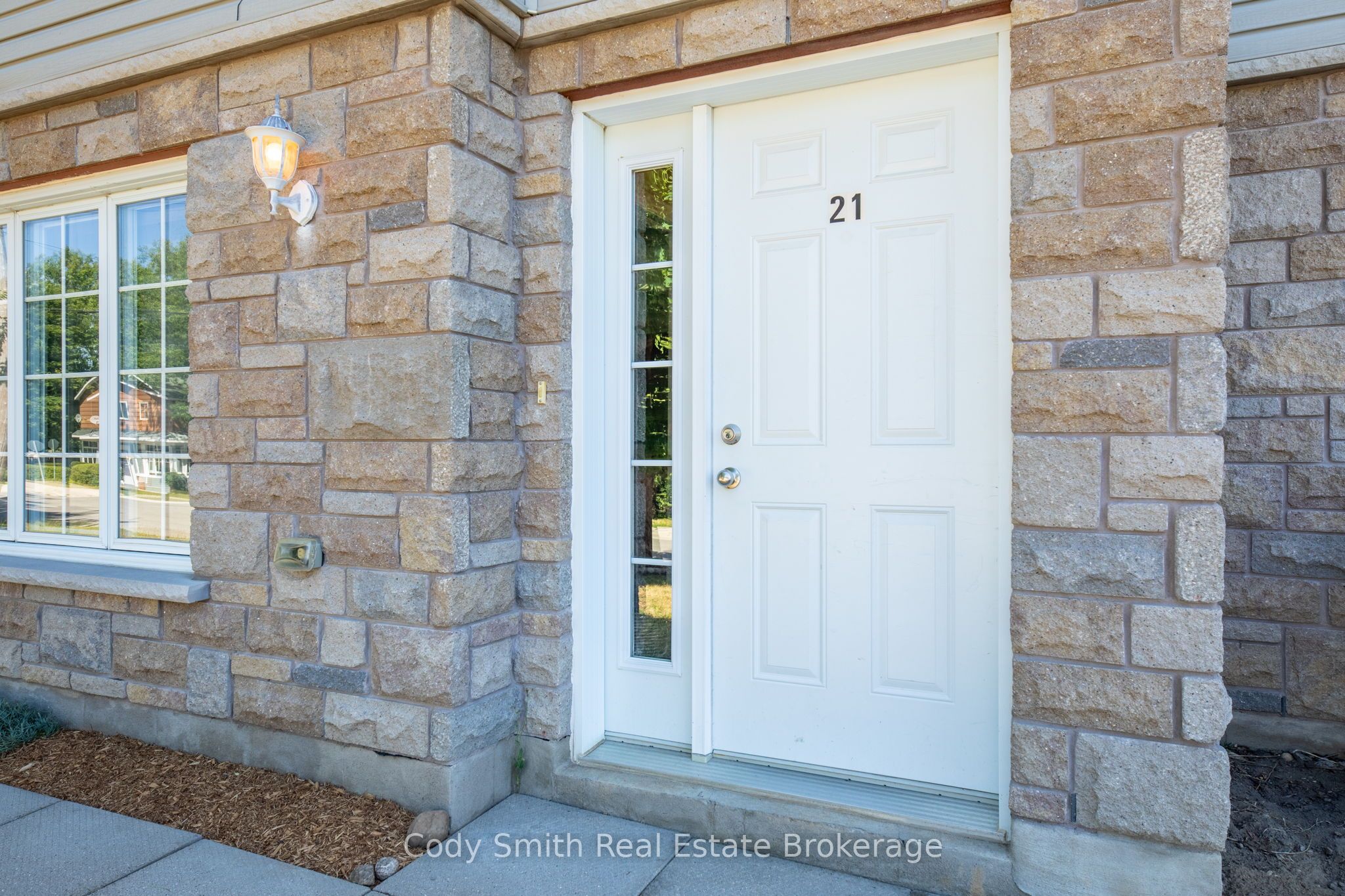 21 CHURCH Street, Penetanguishene, ON L9M 1A9 photo 5