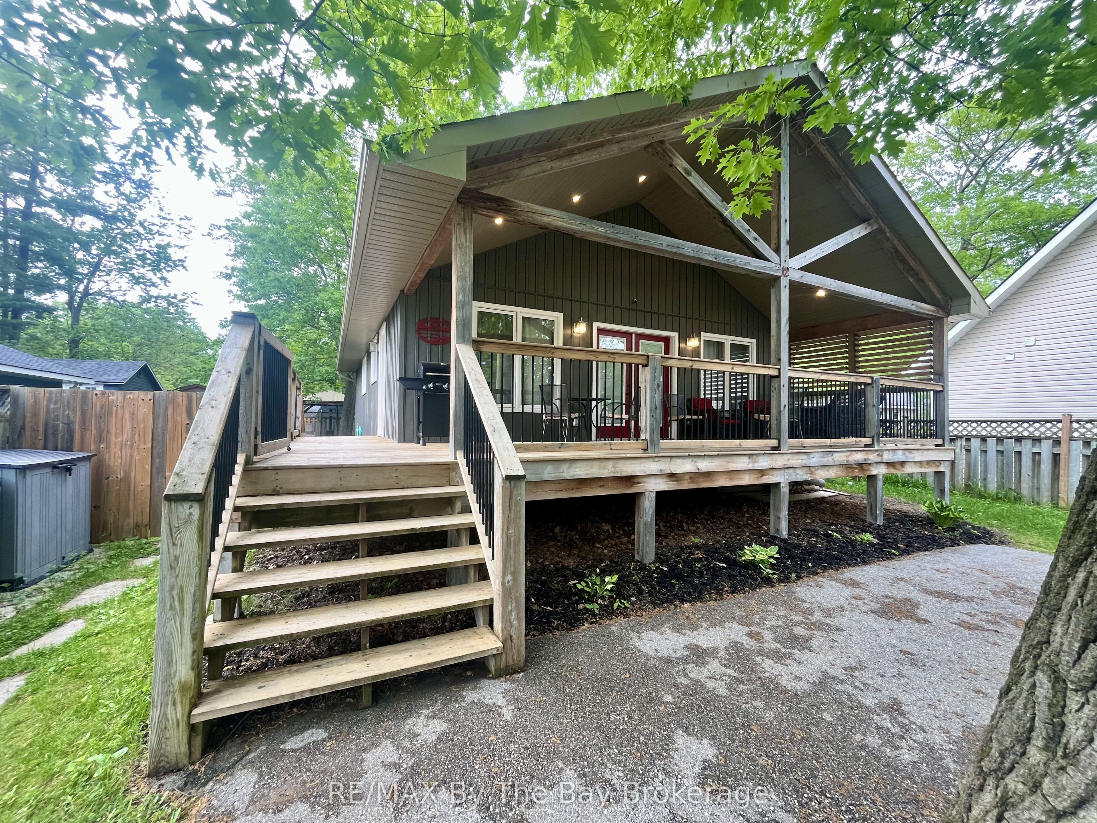 12 5th Lane, Wasaga Beach, ON L9Z 2E9 photo 3