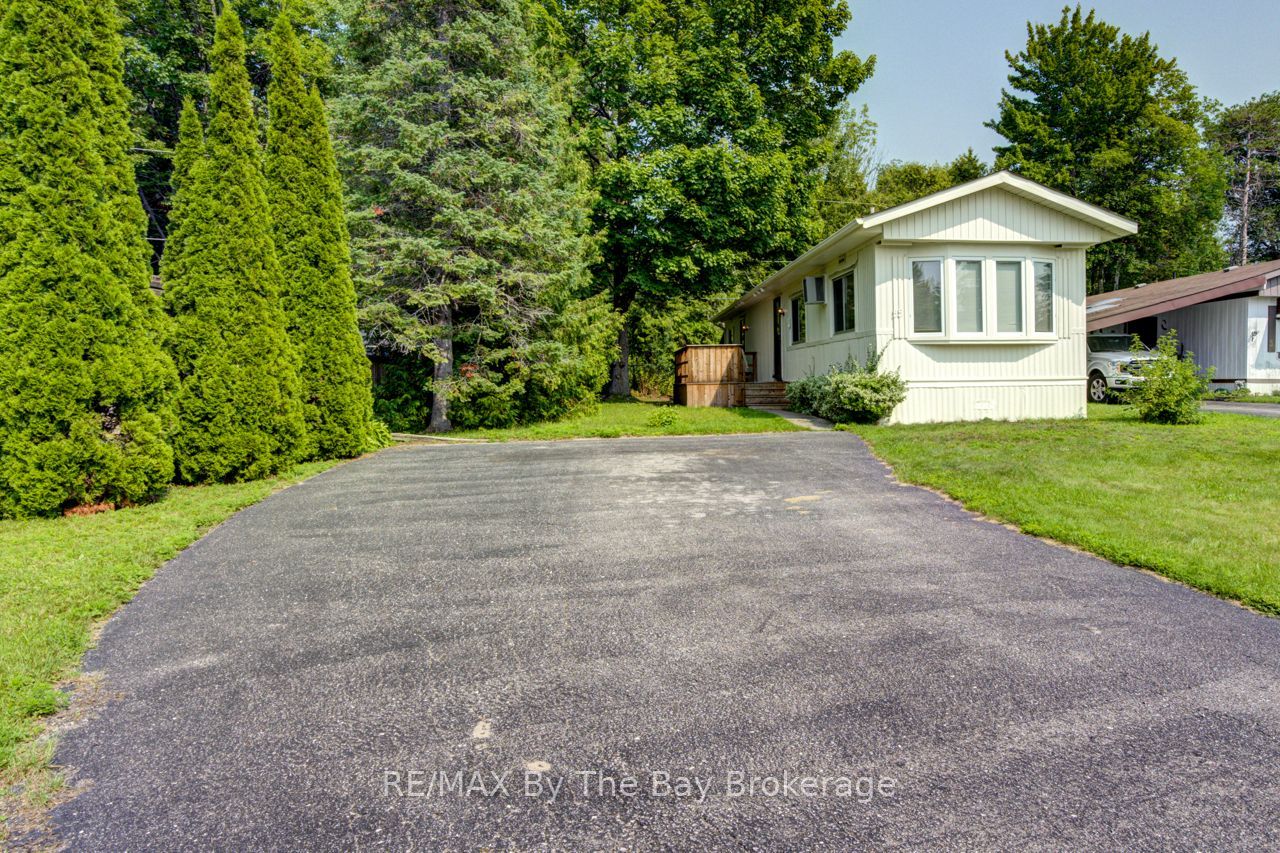 55 Georgian Glen Drive, Wasaga Beach, ON L9Z 1K7 photo 2