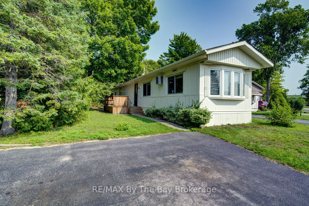 55 Georgian Glen Drive, Wasaga Beach, ON L9Z 1K7 photo 3