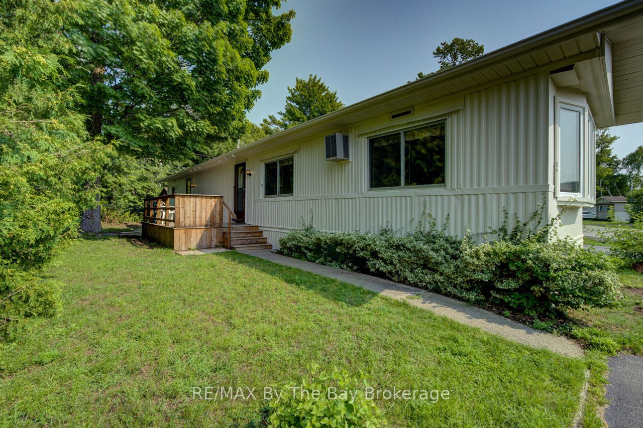 55 Georgian Glen Drive, Wasaga Beach, ON L9Z 1K7 photo 4