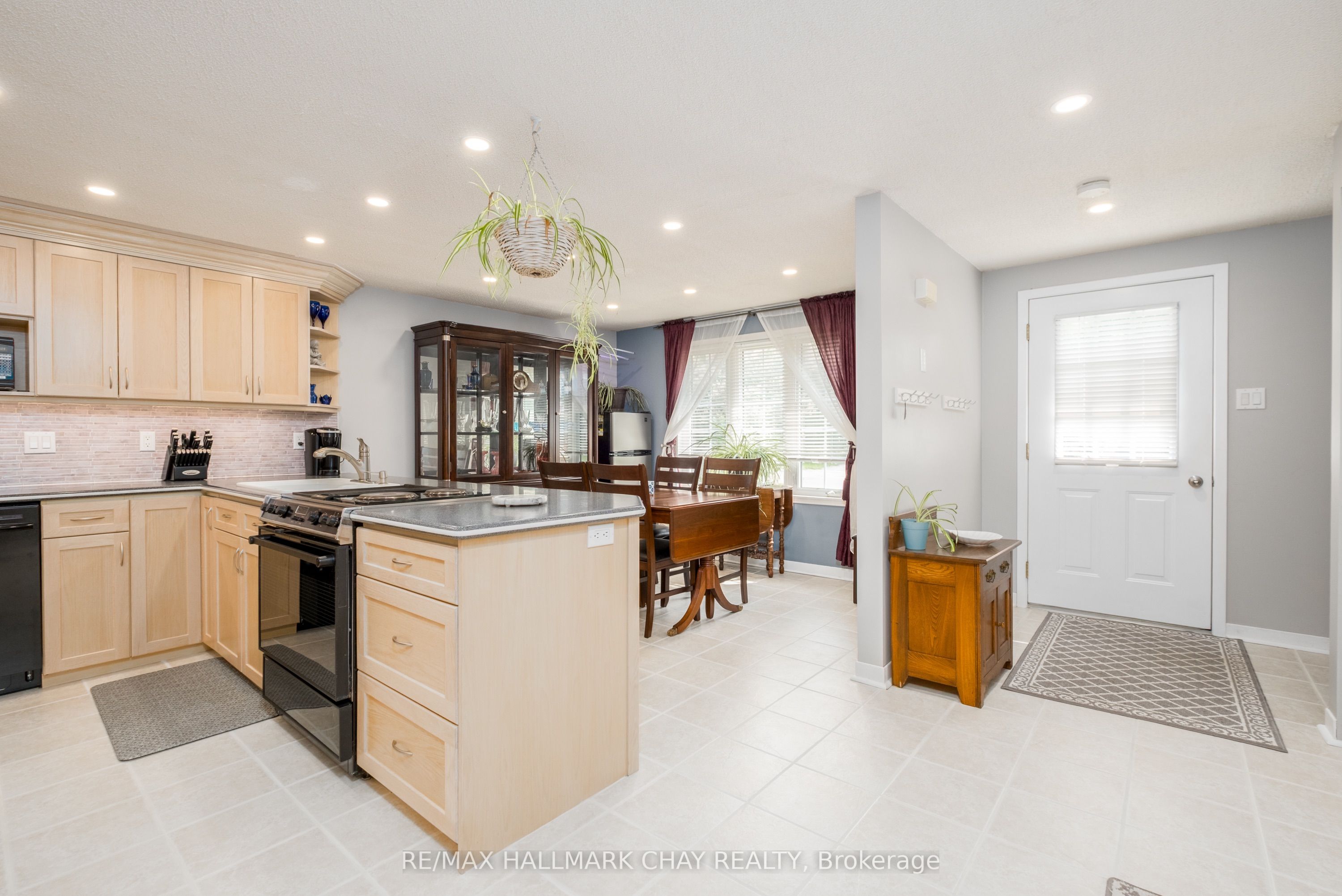 323 Sunnidale Road, Barrie, ON L4N 5R1 photo 5