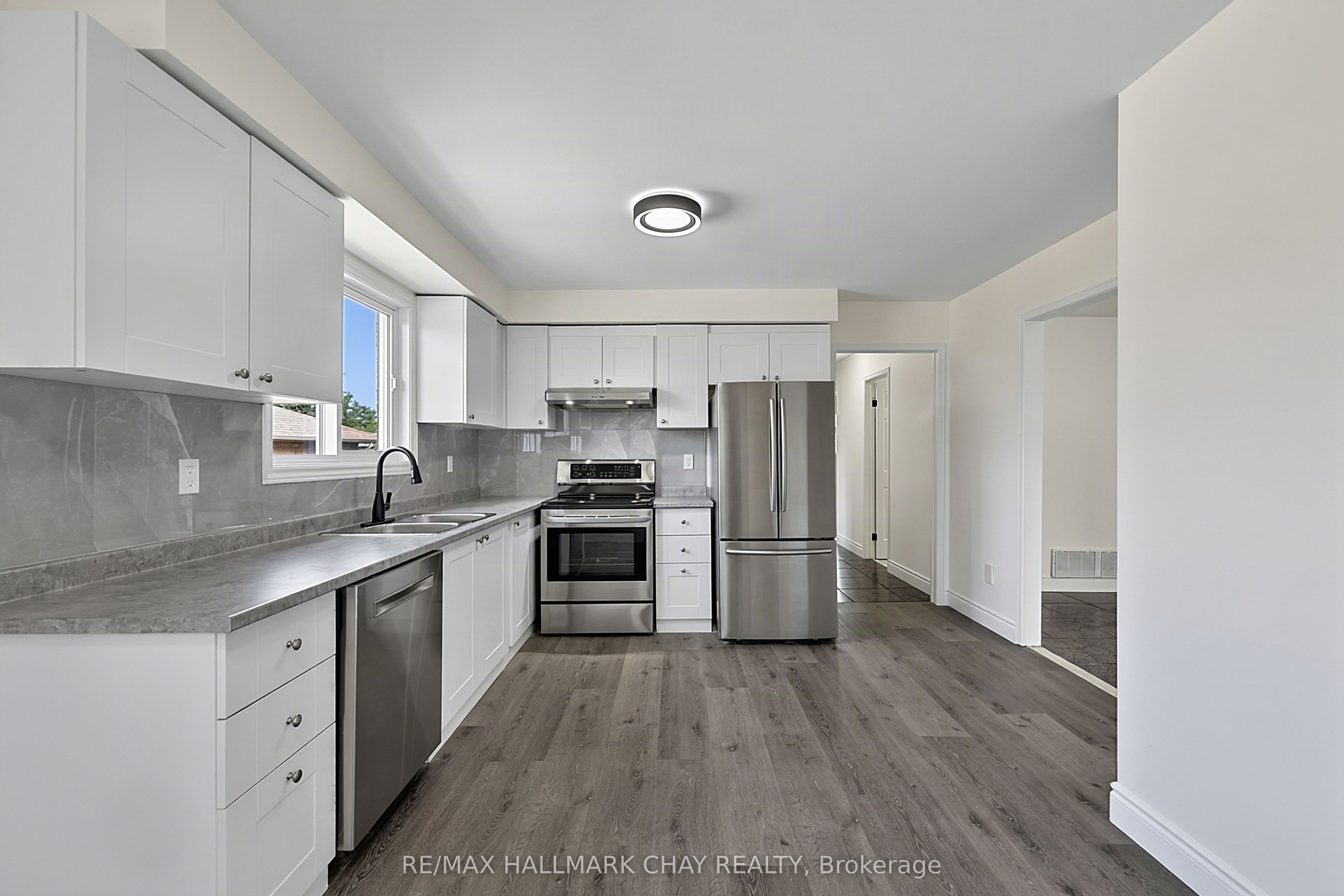 29 Porritt Street, Barrie, ON L4N 6Y3 photo 3