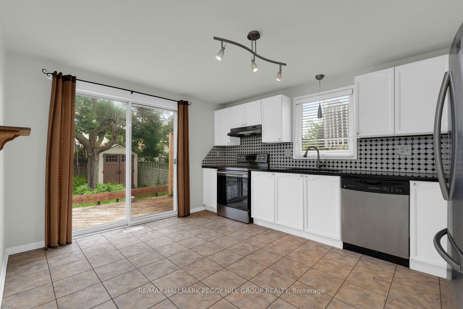 27 Finlay Road, Barrie, ON L4N 7T8 photo 4
